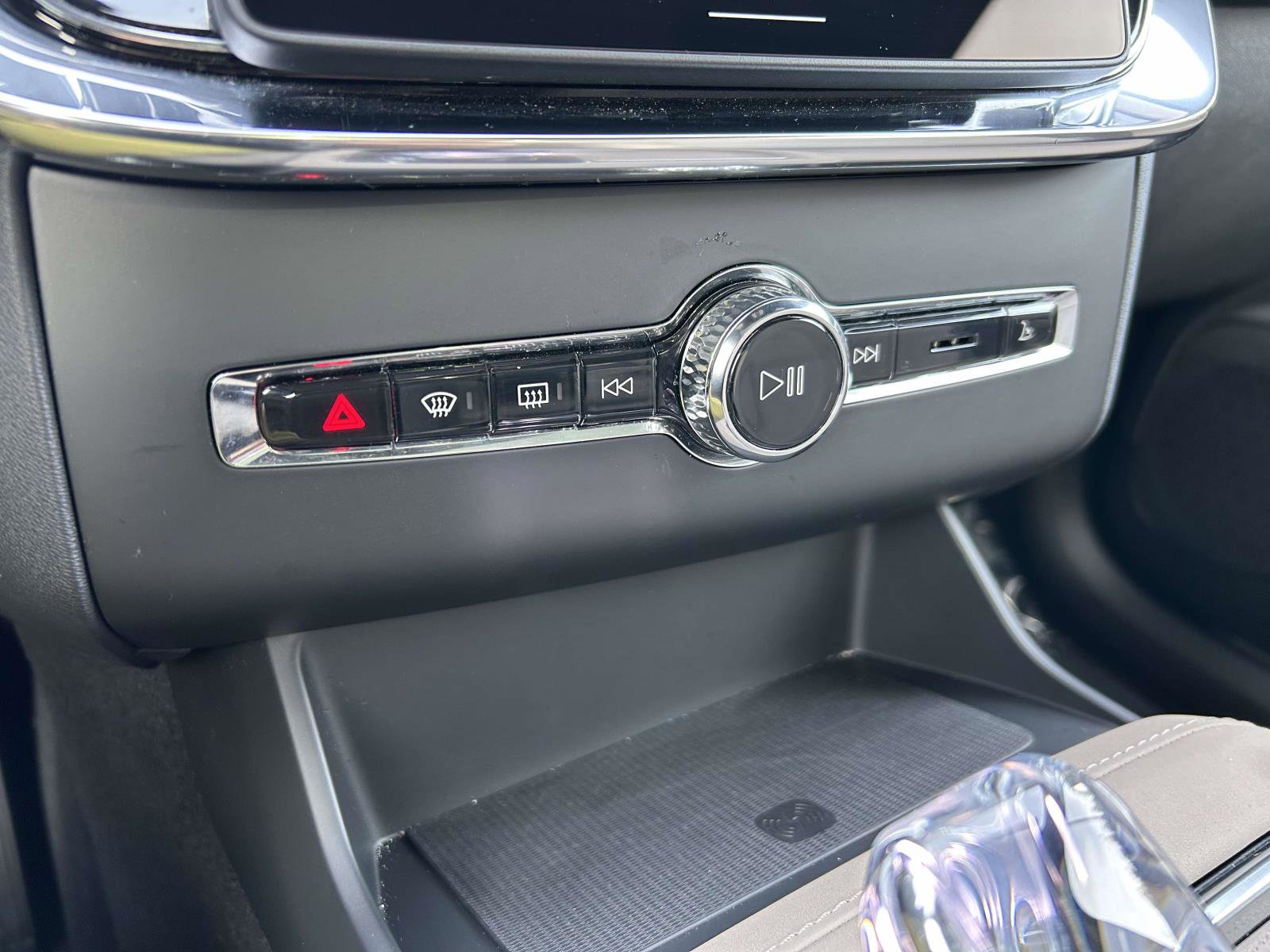Certified 2025 Volvo XC90 B6 Plus image 26