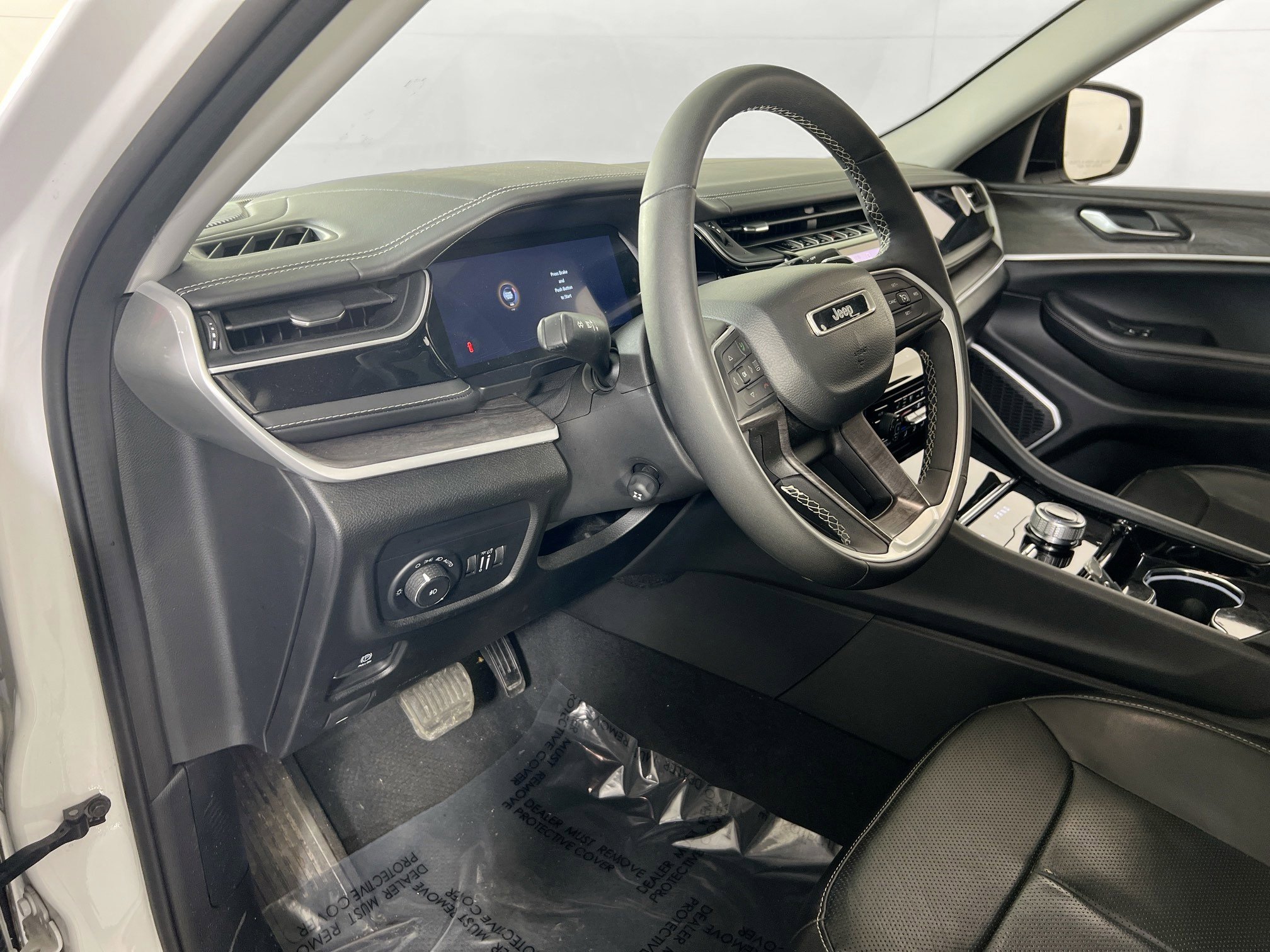 Used 2023 Jeep Grand Cherokee Limited w/ Luxury Tech Group II AWD/4WD image 9