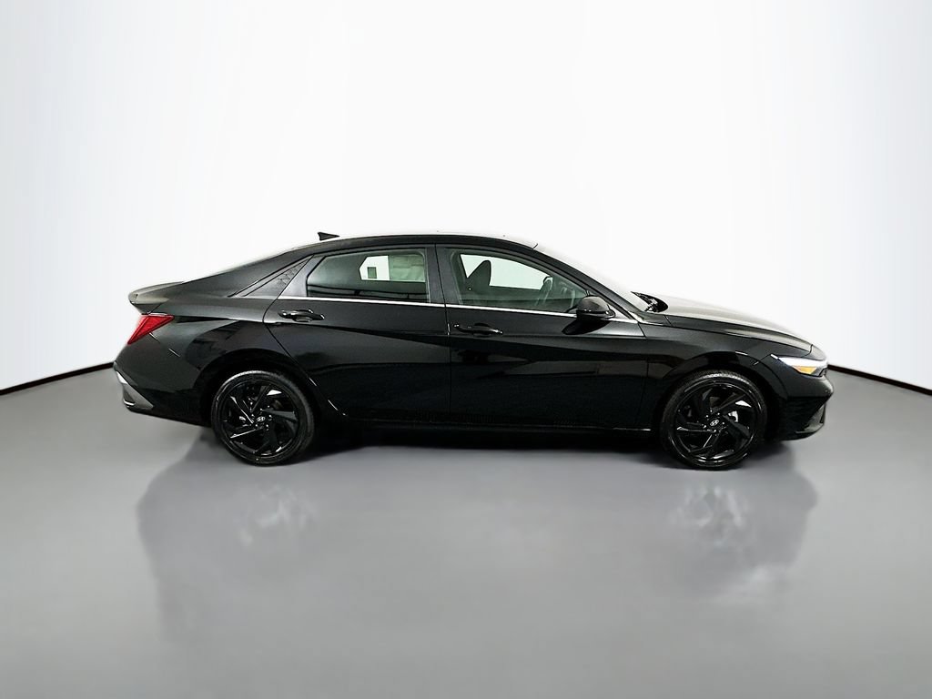 New 2026 Hyundai Elantra SEL Sport Premium FWD image 4