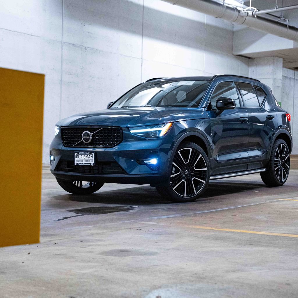 New 2026 Volvo XC40 B5 Ultra AWD/4WD image 1