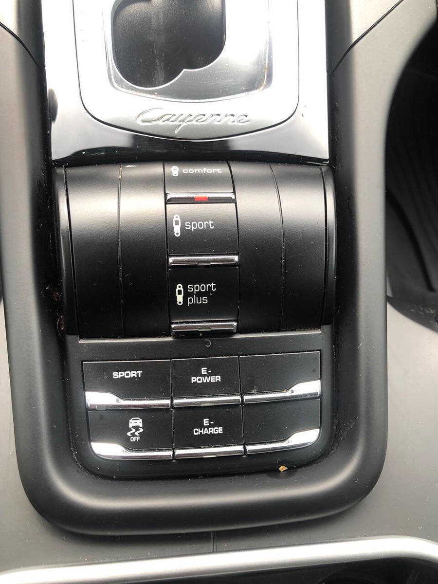 Used 2017 Porsche Cayenne S Platinum image 17