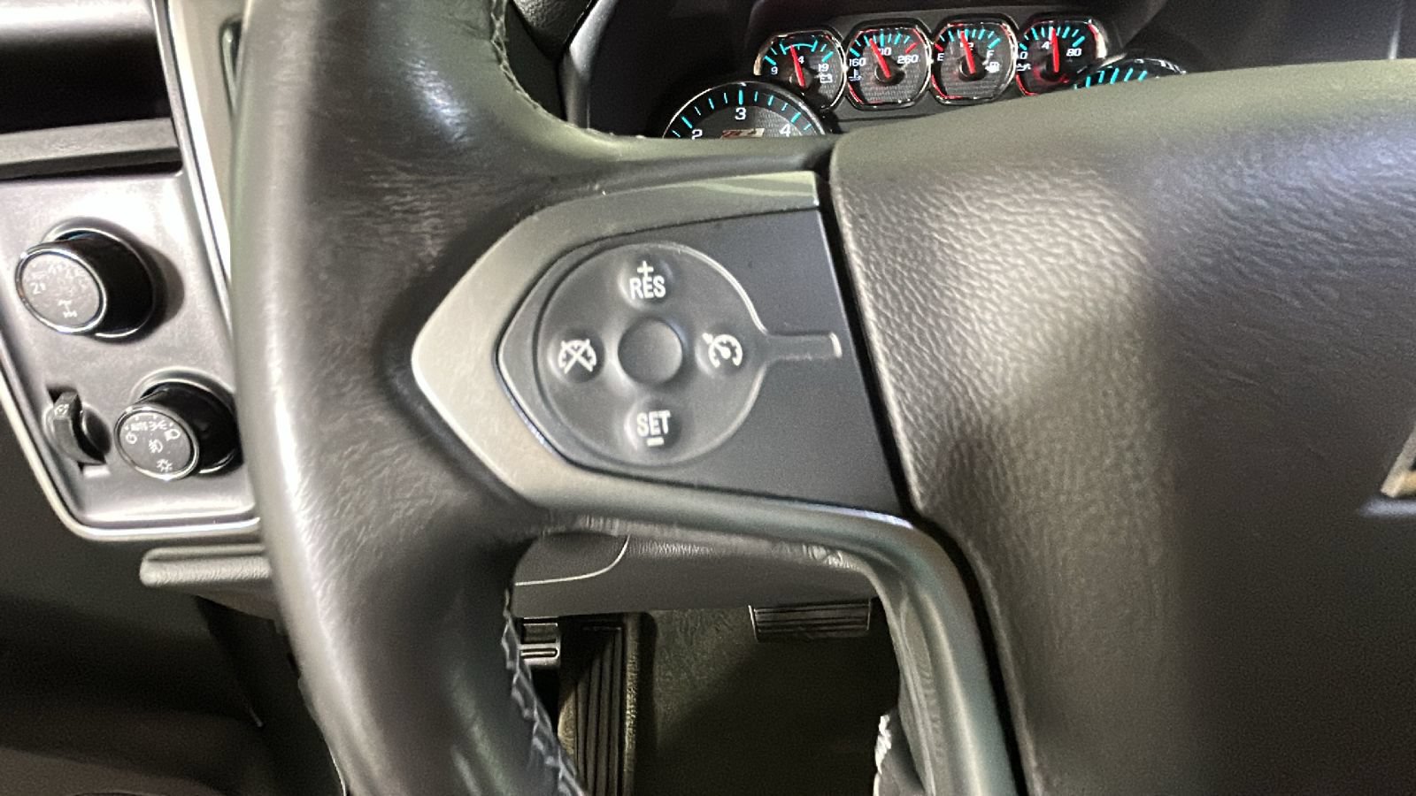Used 2018 Chevrolet Silverado 1500 LT w/ Redline Edition AWD/4WD image 19