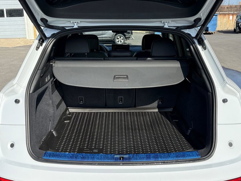 Used 2022 Audi SQ5 Premium Plus w/ Premium Plus Package image 25