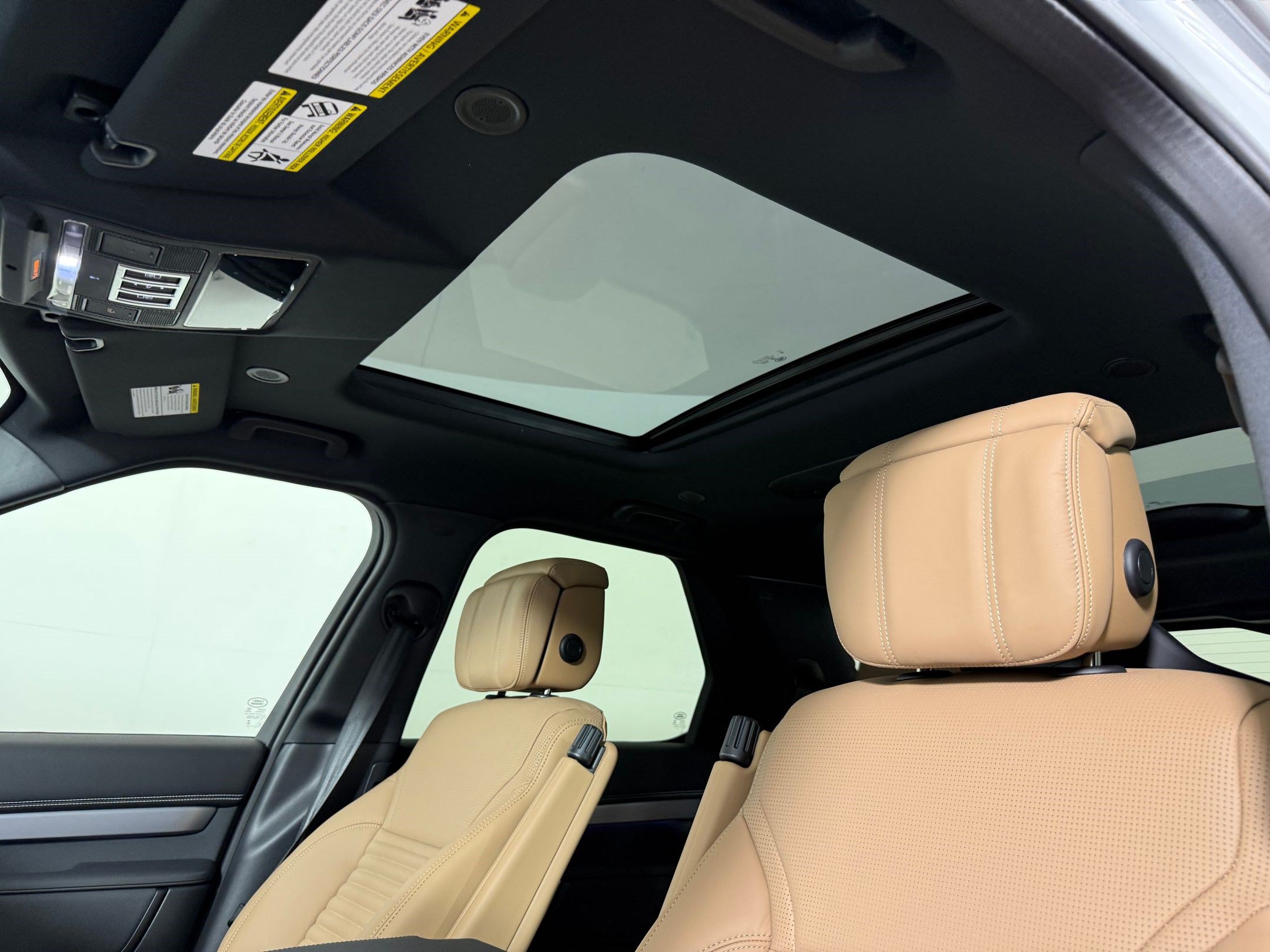 New 2026 Land Rover Discovery Limited Edition AWD/4WD image 20