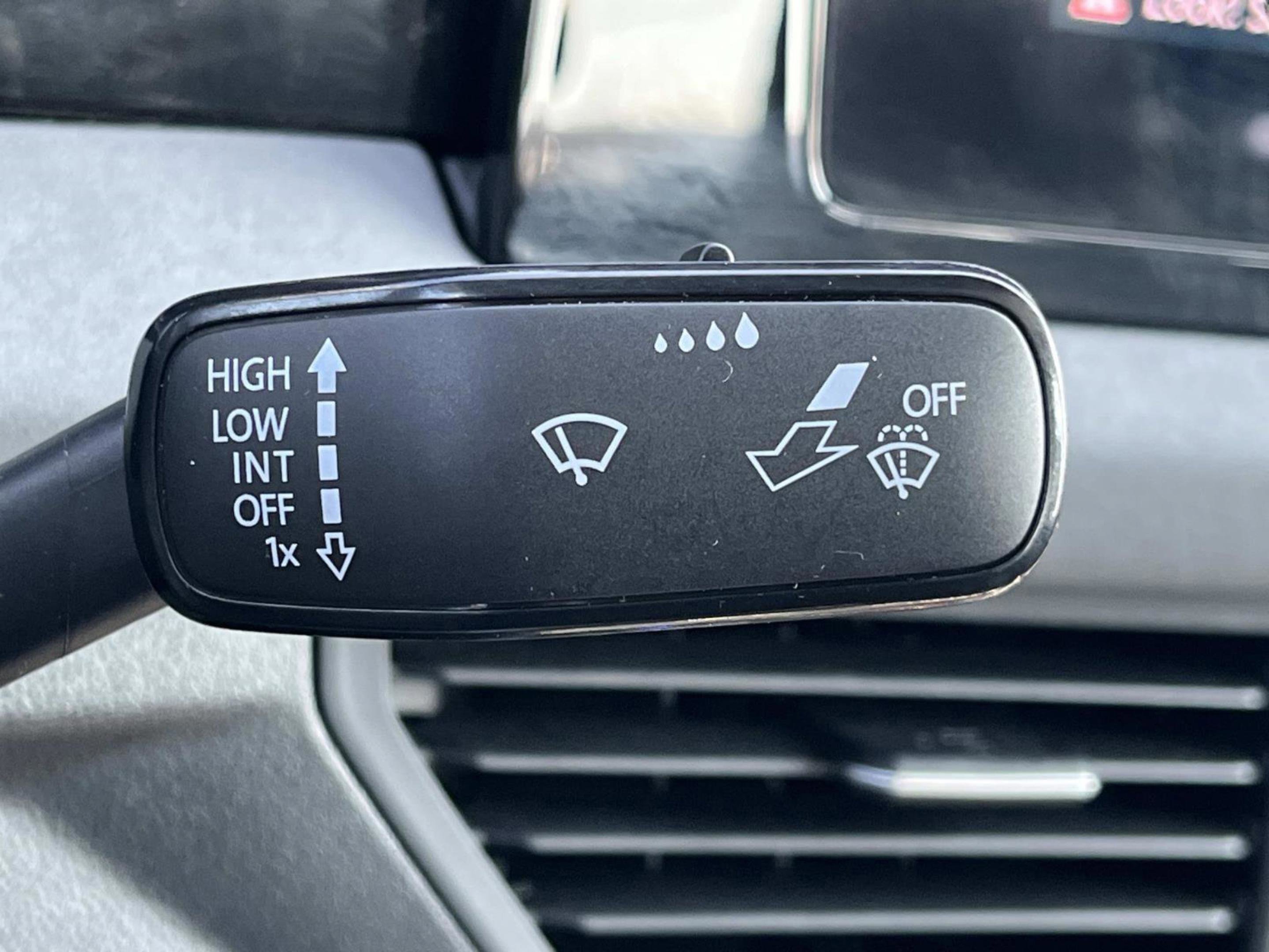 Used 2025 Volkswagen Jetta SE image 40