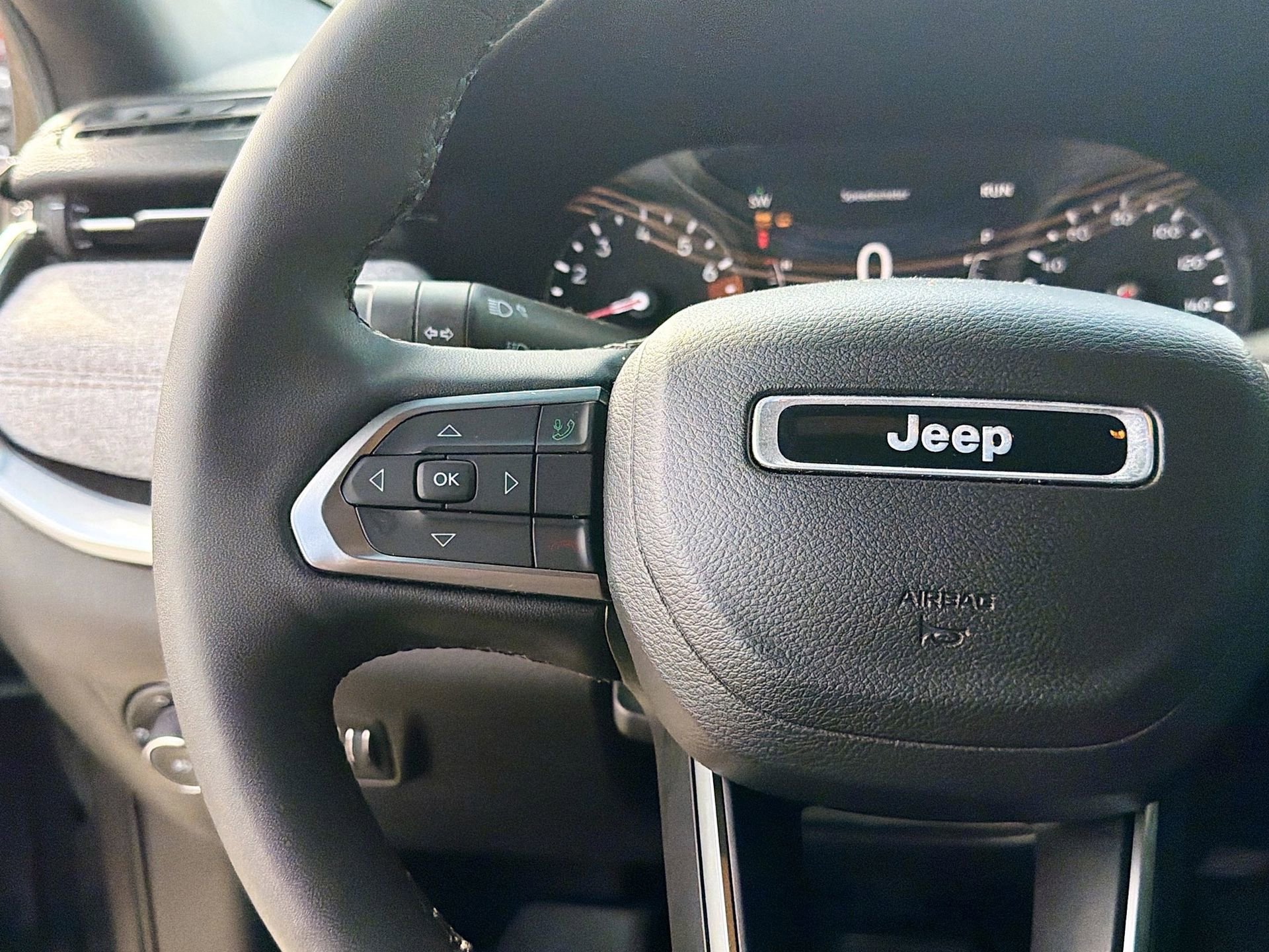 Used 2023 Jeep Compass Latitude image 33