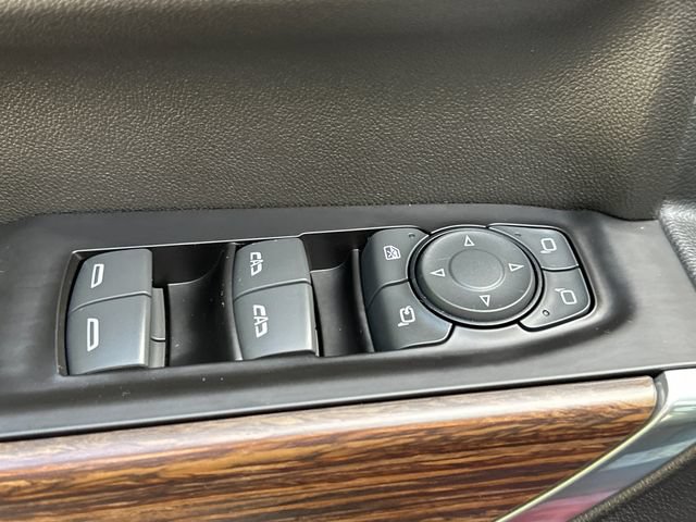Used 2019 Chevrolet Silverado 1500 High Country w/ Technology Package AWD/4WD image 26