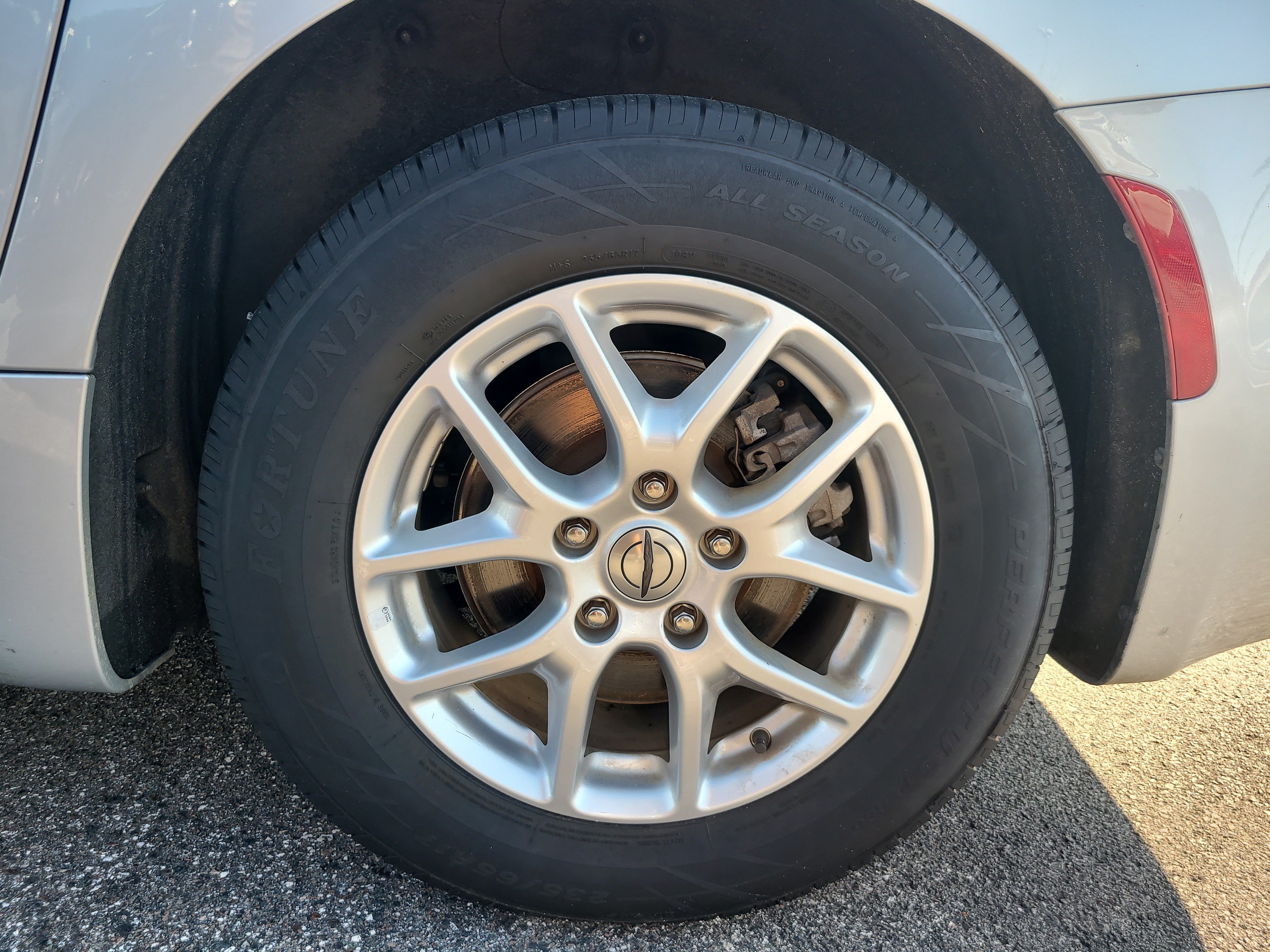 Used 2024 Chrysler Pacifica Touring-L FWD image 8