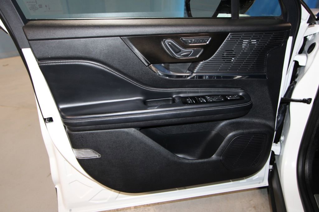 Used 2022 Lincoln Corsair FWD w/ Equipment Group 101A image 5