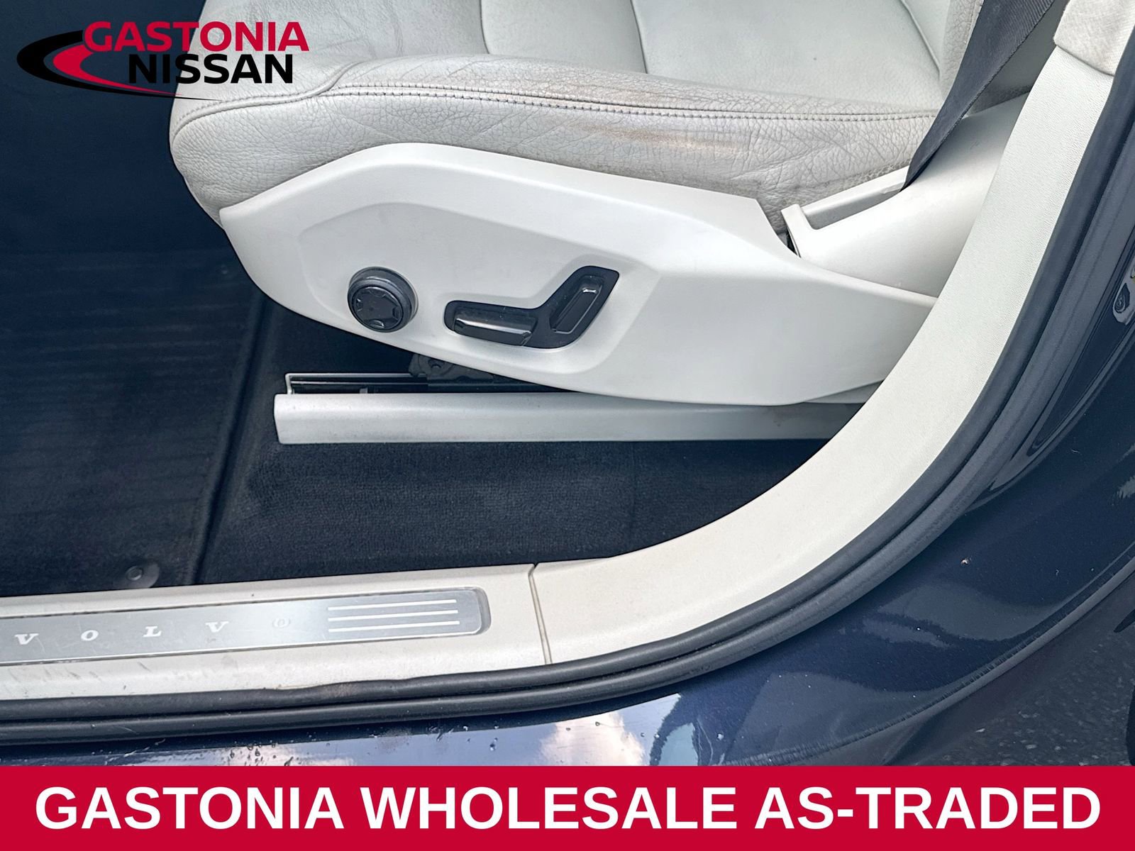 Used 2016 Volvo XC90 T6 Momentum w/ Momentum Plus Package image 19