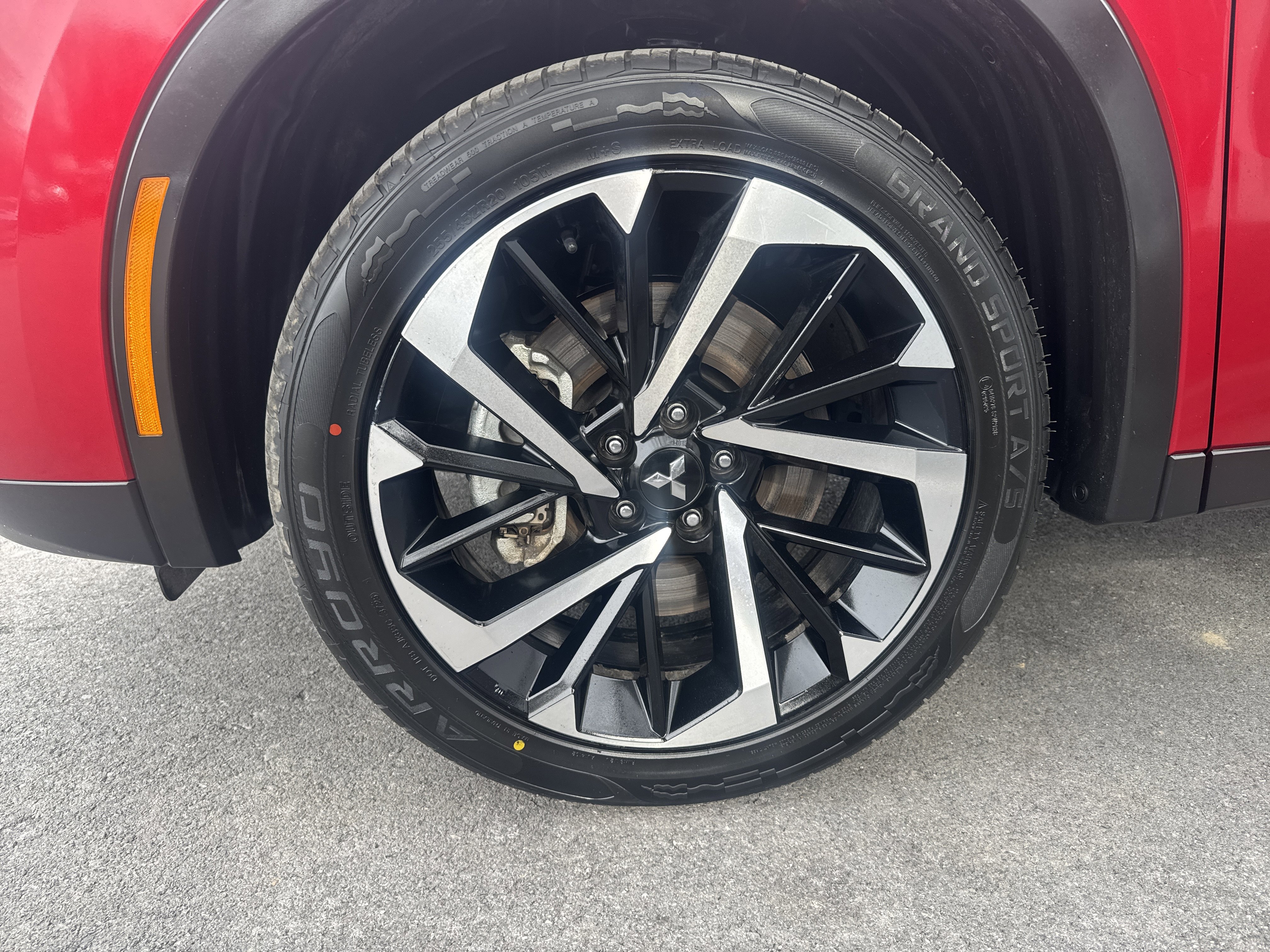 Used 2024 Mitsubishi Outlander SE image 11