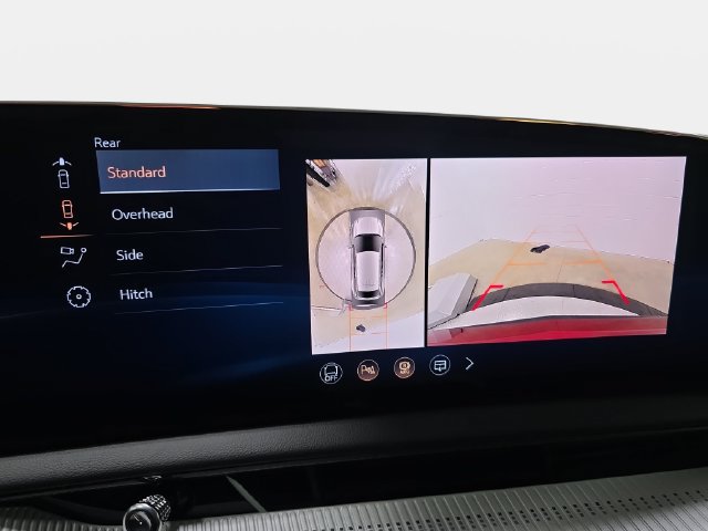 New 2027 Cadillac Optiq Luxury w/ LPO, Floor Liner Package AWD/4WD image 20