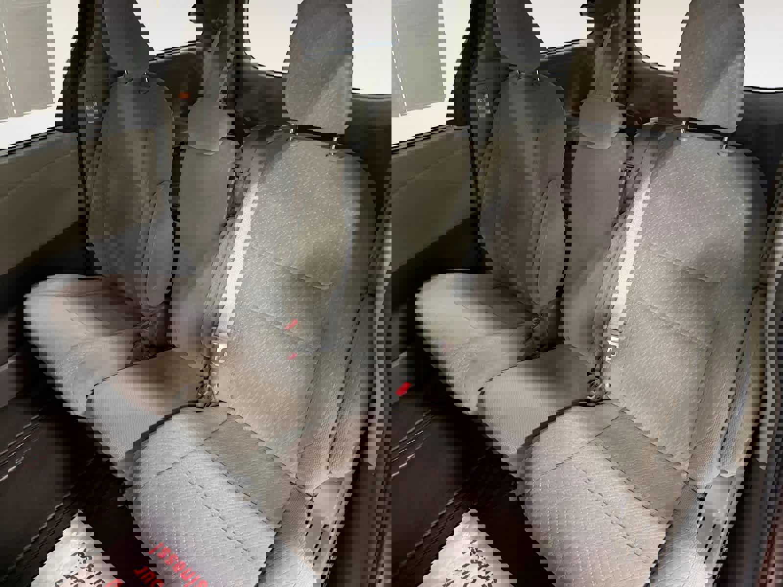 Used 2019 Toyota Sienna LE w/ LE Preferred Package image 18