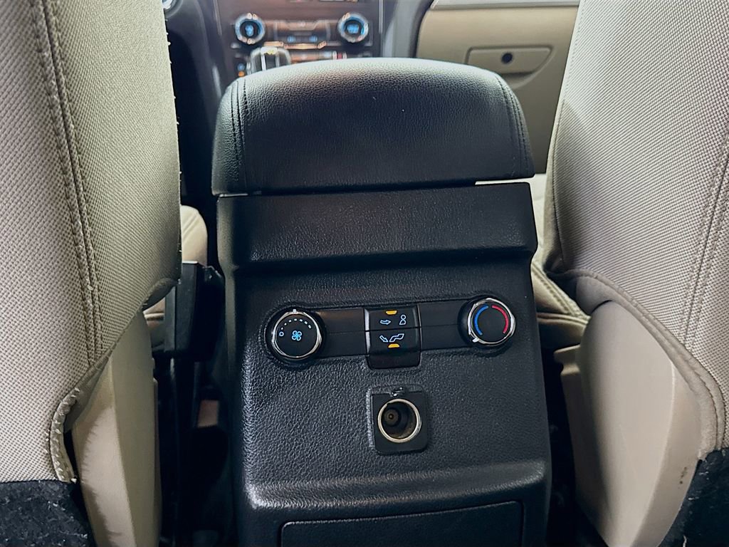 Used 2018 Ford Explorer XLT w/ Equipment Group 201A FWD image 29