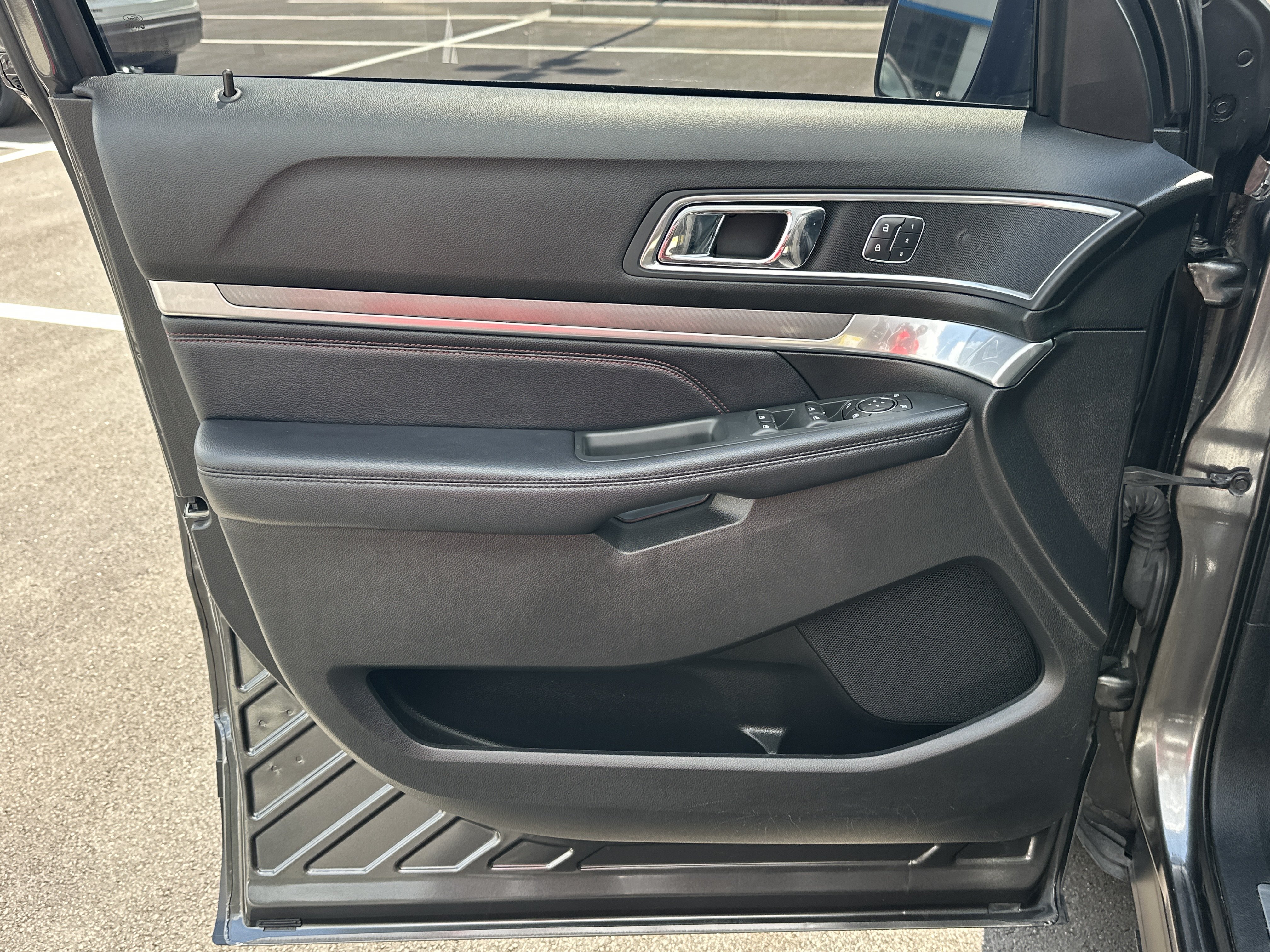 Used 2018 Ford Explorer Sport w/ Equipment Group 401A AWD/4WD image 11