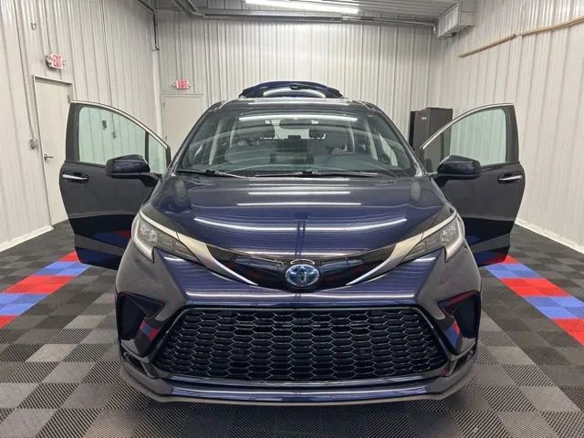 Used 2022 Toyota Sienna XSE image 15