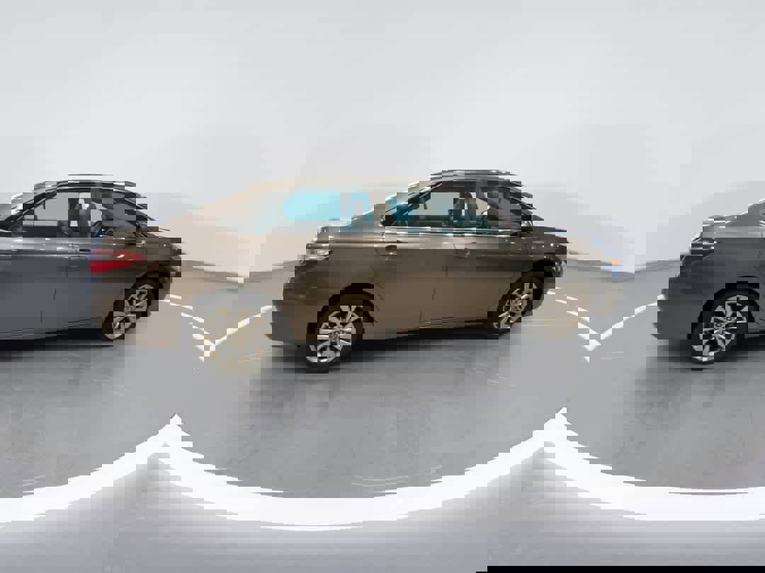 Used 2017 Toyota Camry XLE w/ Moonroof Package image 9