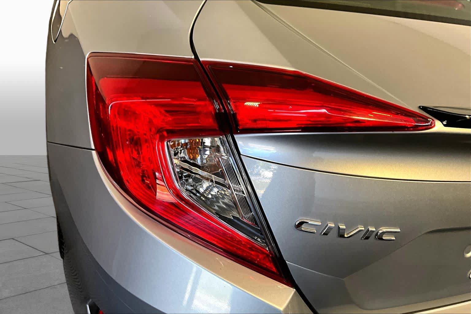 Used 2020 Honda Civic Sport image 28