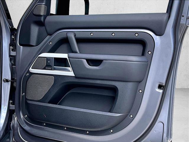 Used 2024 Land Rover Defender 110 SE image 19