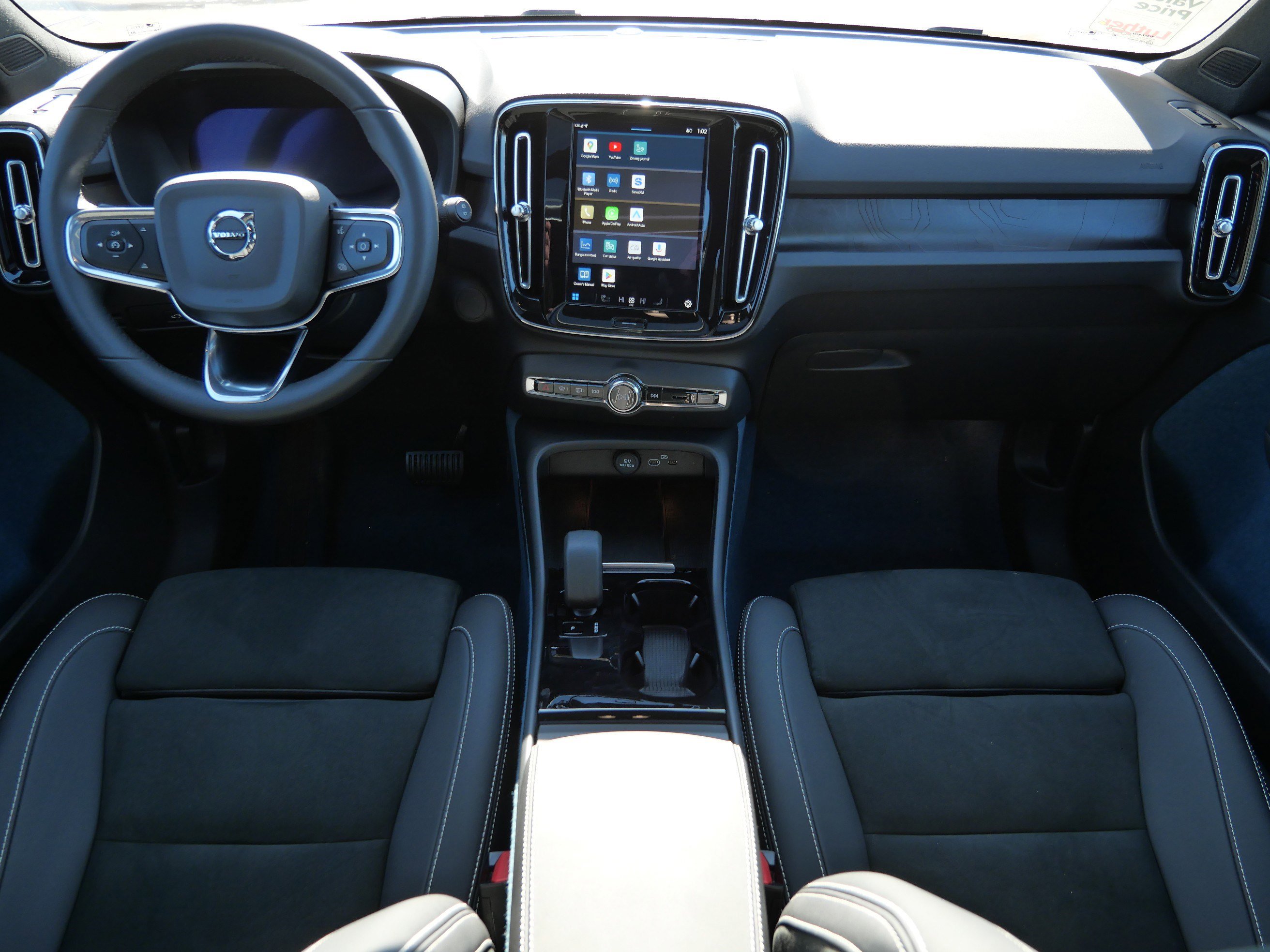 Used 2023 Volvo XC40 Recharge Ultimate image 10