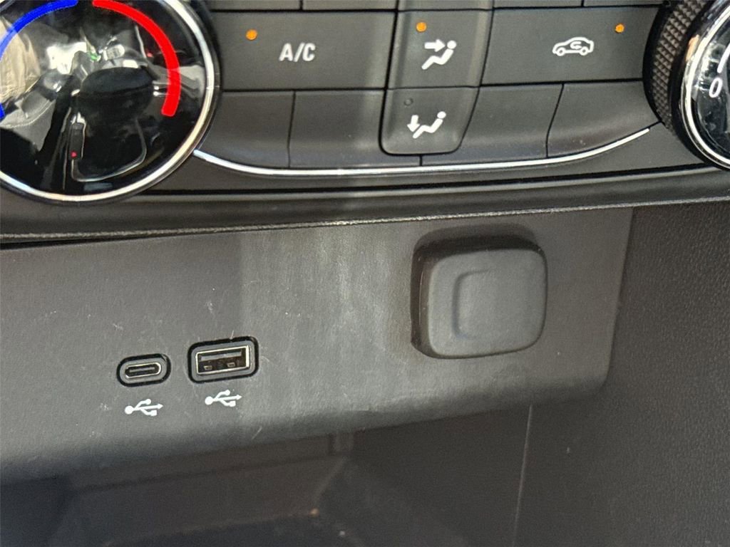 Used 2025 Buick Encore GX Preferred FWD image 34