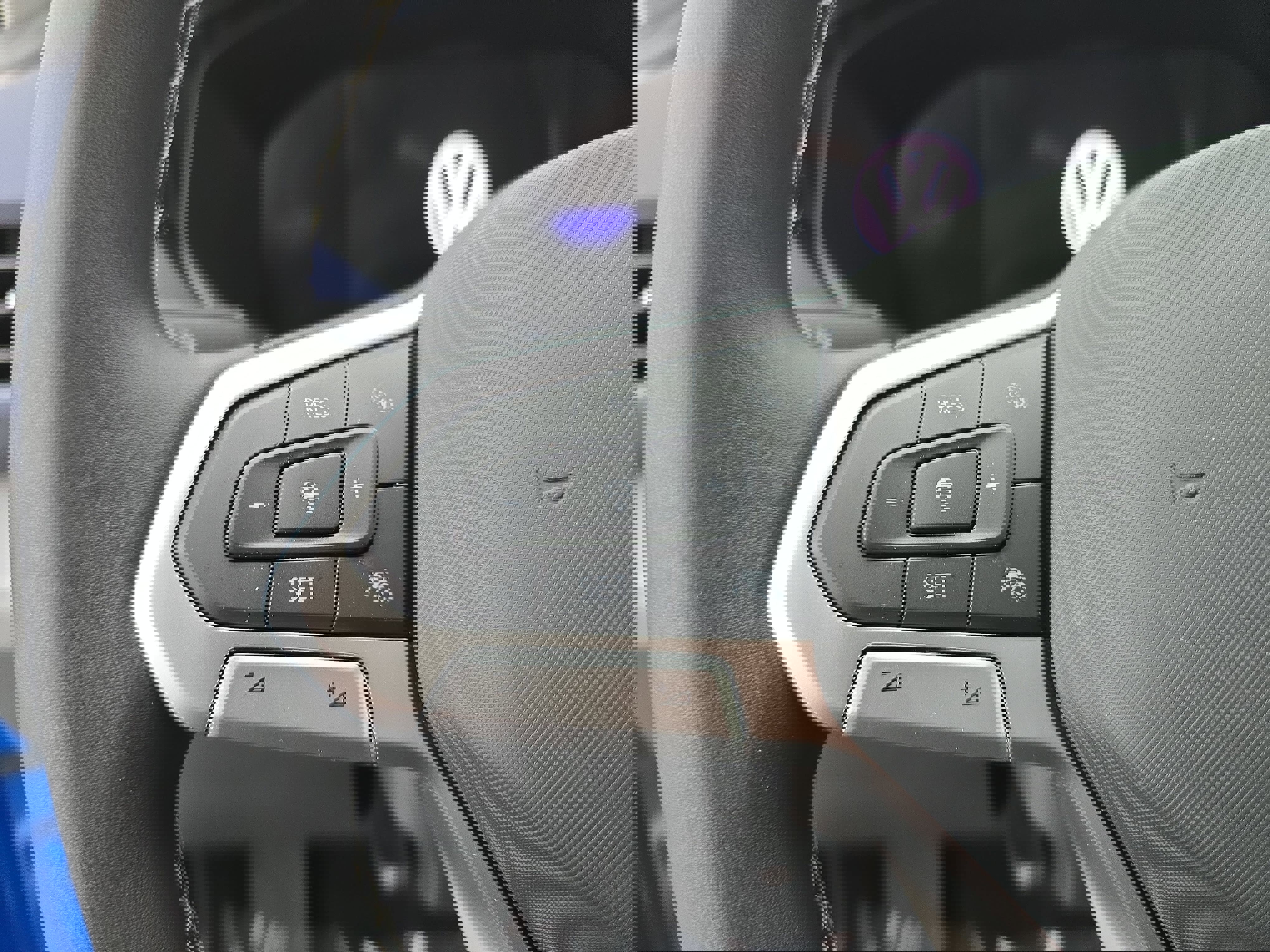 Certified 2024 Volkswagen Taos SE w/ Panoramic Sunroof Package image 16