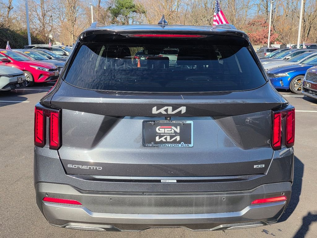 Used 2024 Kia Sorento S image 6