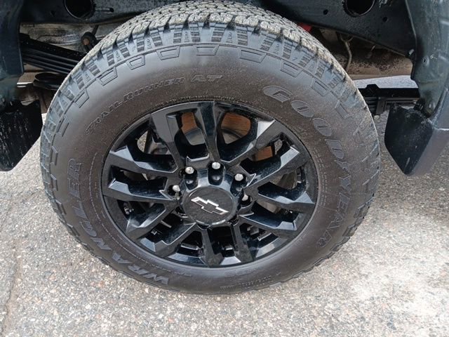 Used 2025 Chevrolet Silverado 2500 Custom w/ Custom Value Package image 38