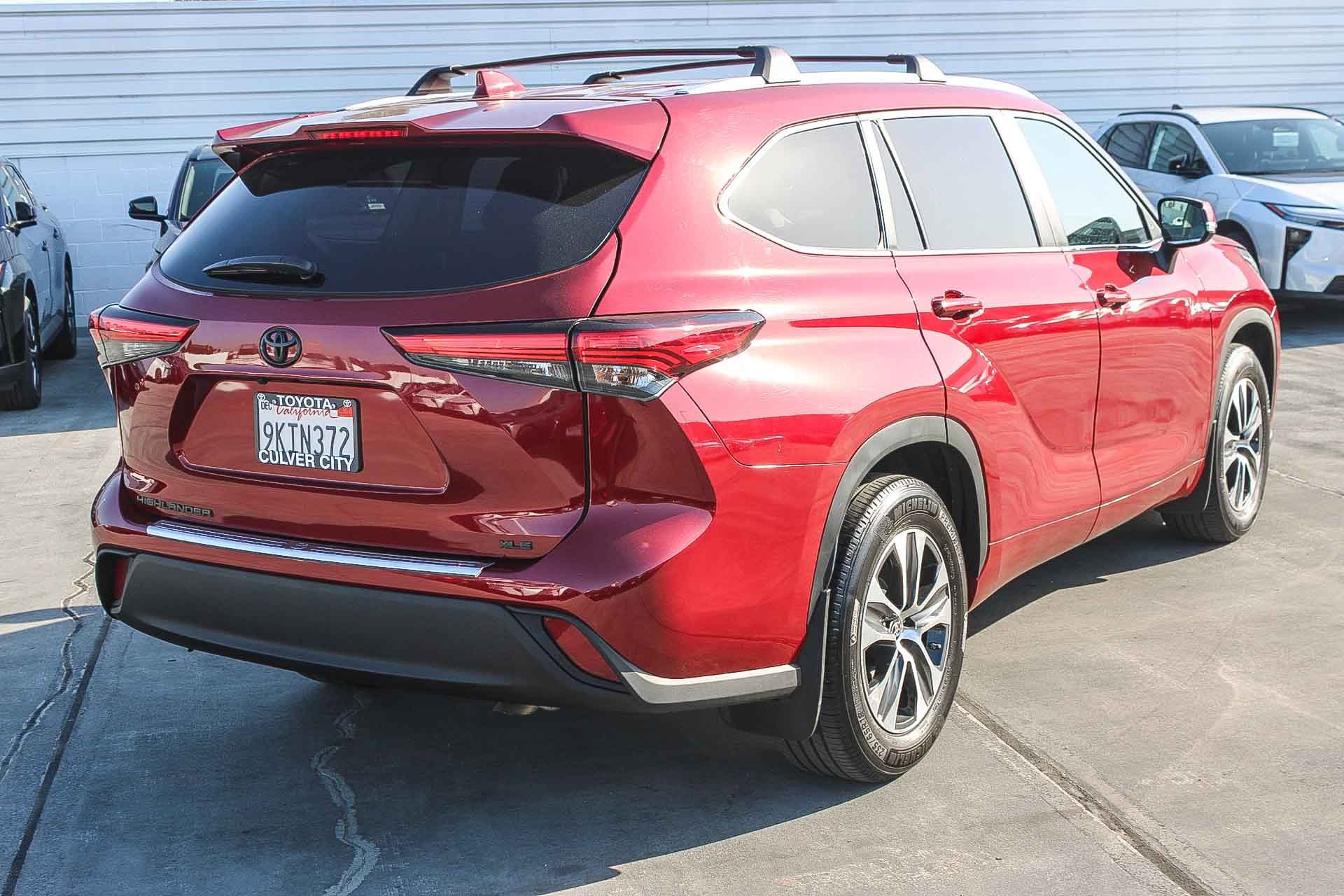 Certified 2023 Toyota Highlander XLE image 9