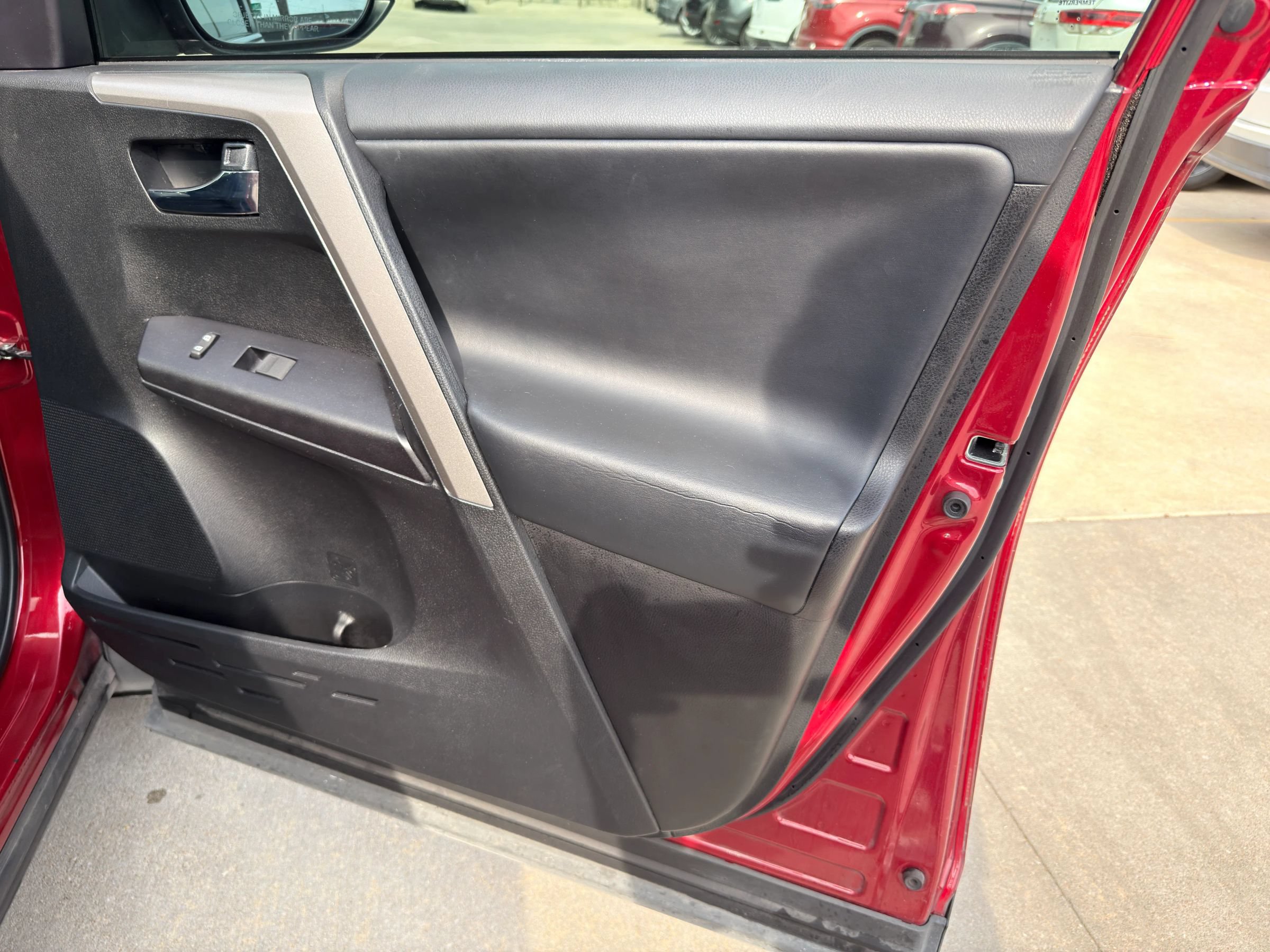 Used 2018 Toyota RAV4 XLE FWD image 27