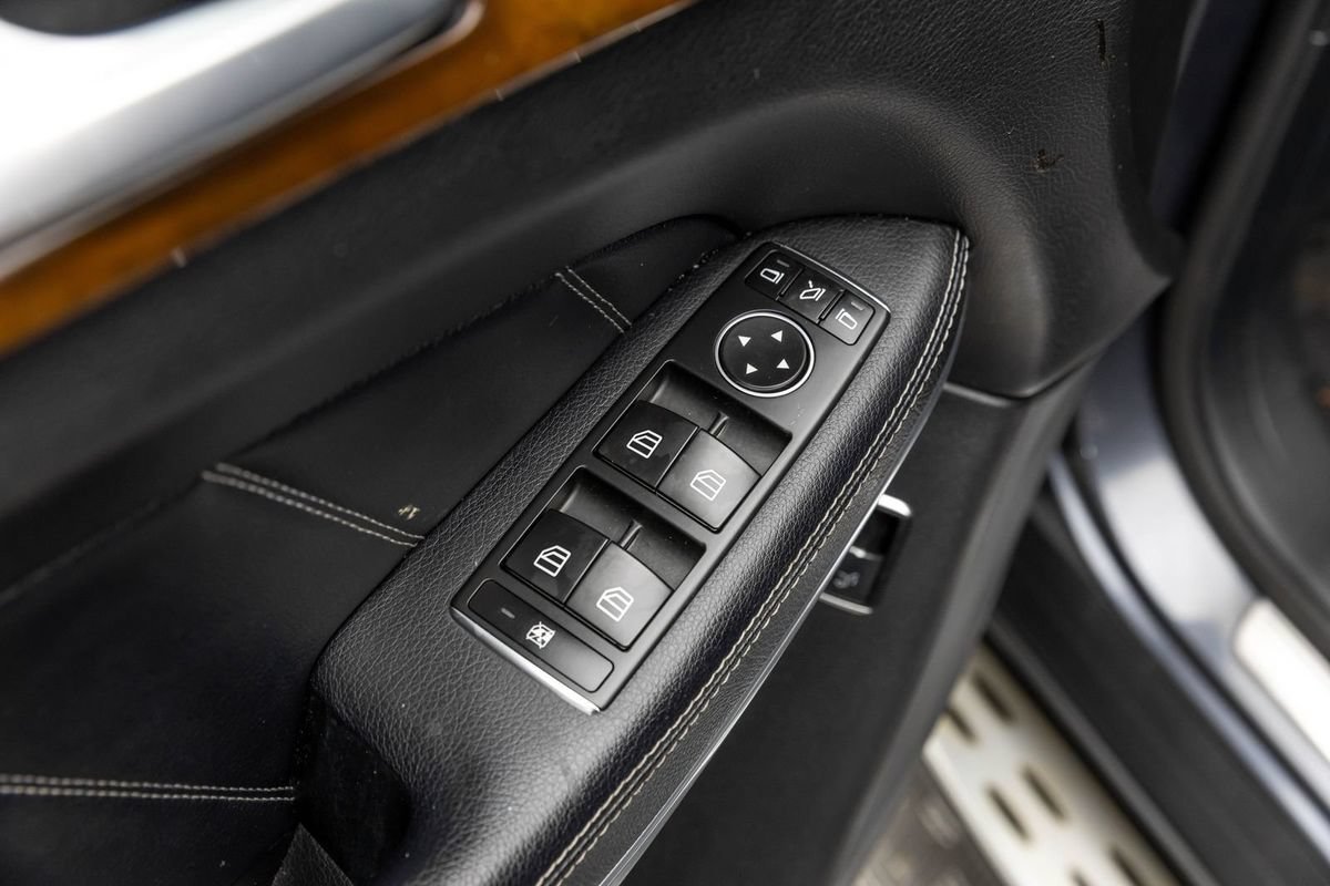 Used 2014 Mercedes-Benz GL 550 4MATIC image 31