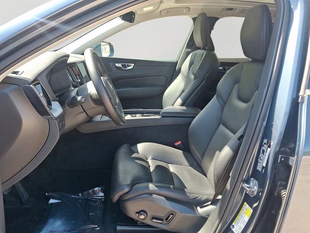 Used 2019 Volvo XC60 T6 Momentum w/ Premium Package AWD/4WD image 13