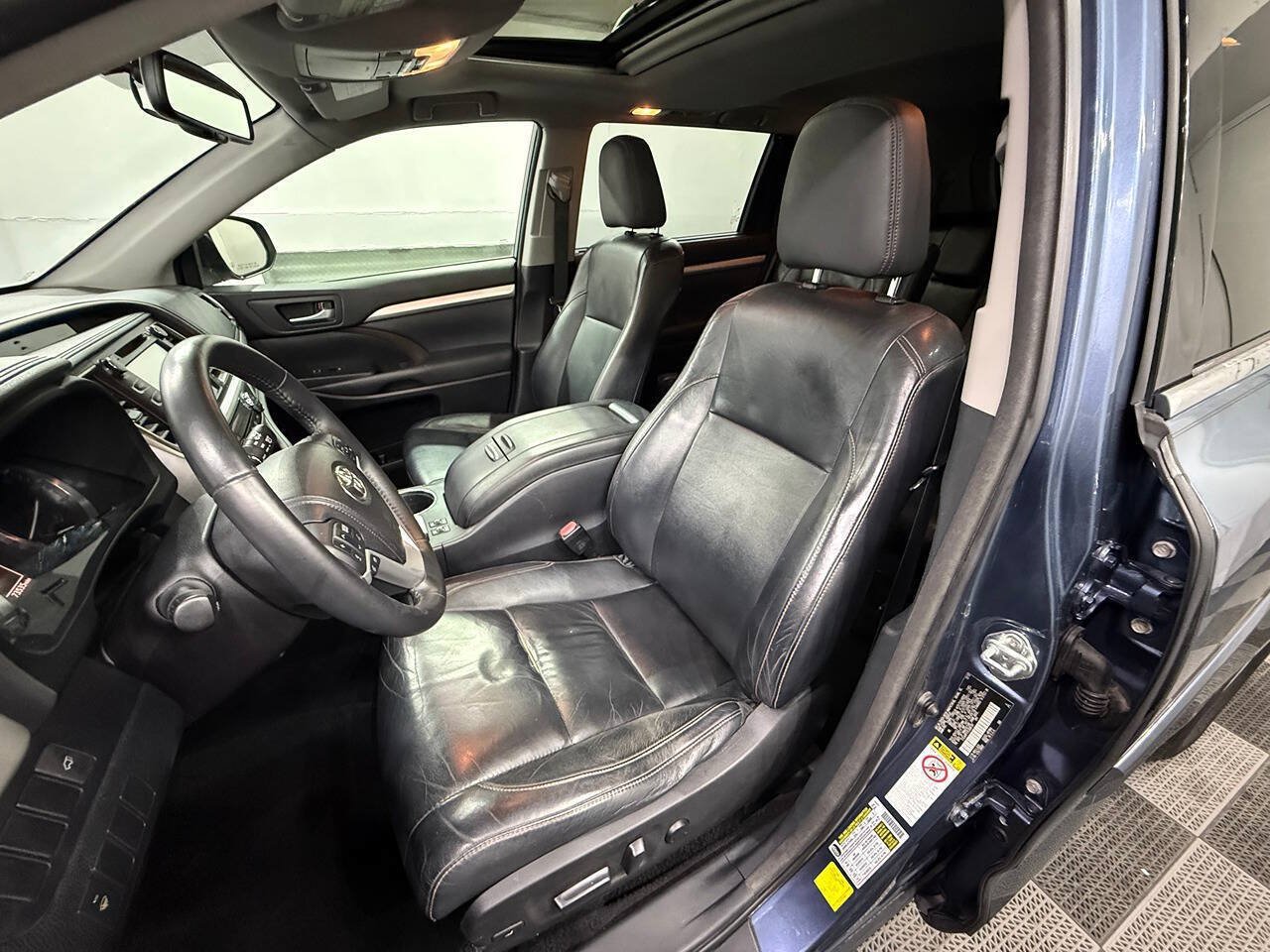 Used 2014 Toyota Highlander XLE AWD/4WD image 9