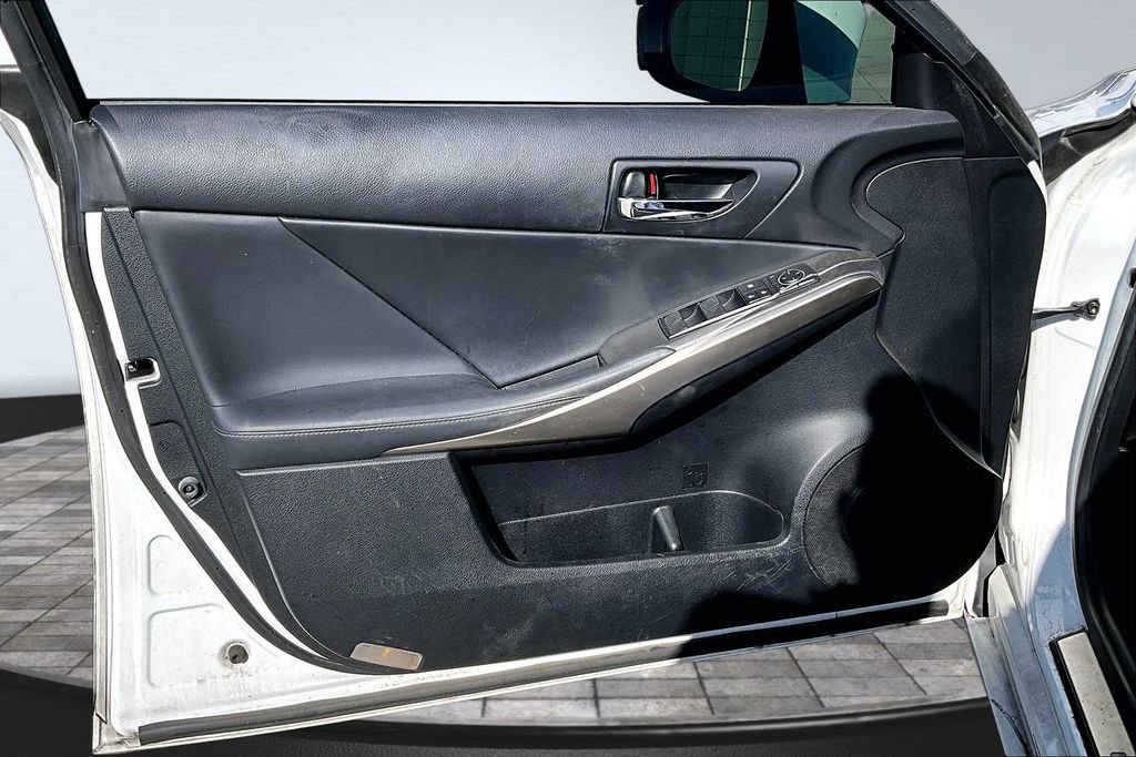 Used 2016 Lexus IS 200t RWD image 13