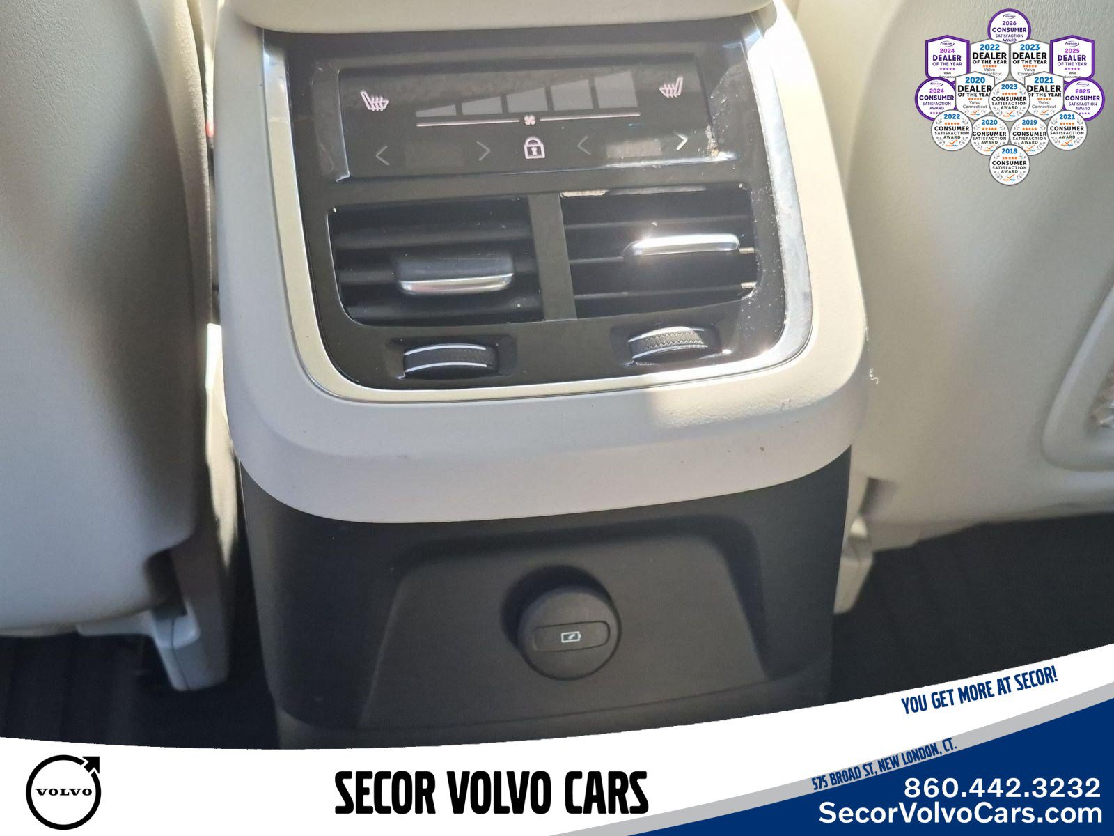 Certified 2024 Volvo XC90 T8 Plus w/ Protection Package AWD/4WD image 17