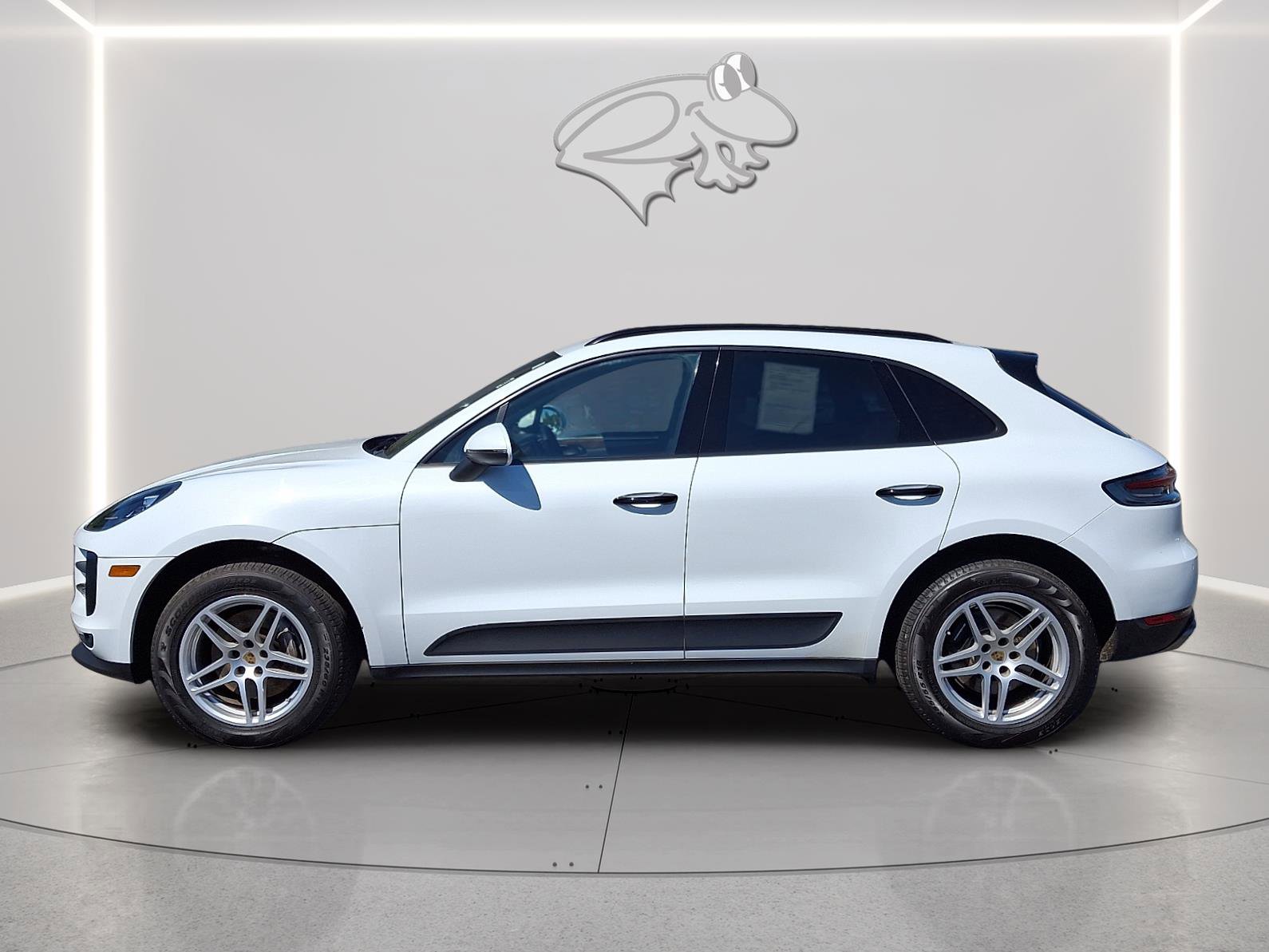 Used 2019 Porsche Macan AWD/4WD image 2