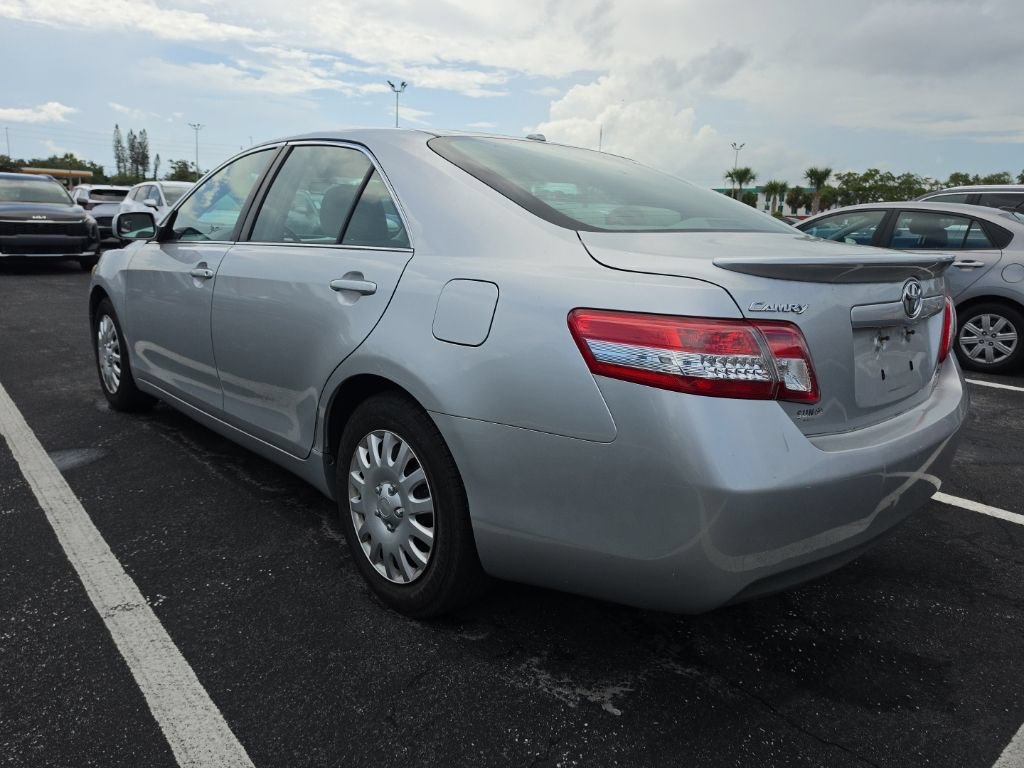 Used 2010 Toyota Camry LE FWD image 13
