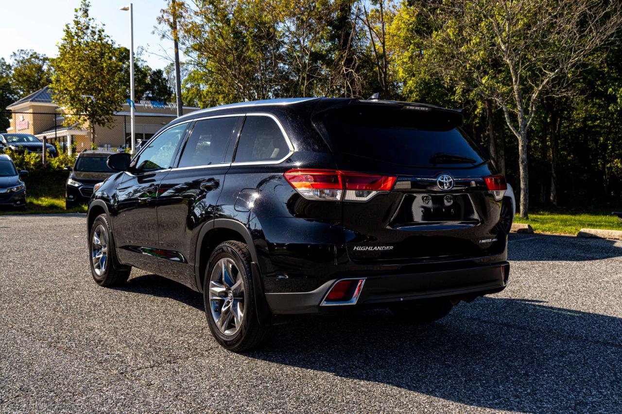 Used 2017 Toyota Highlander Limited Platinum AWD/4WD image 4