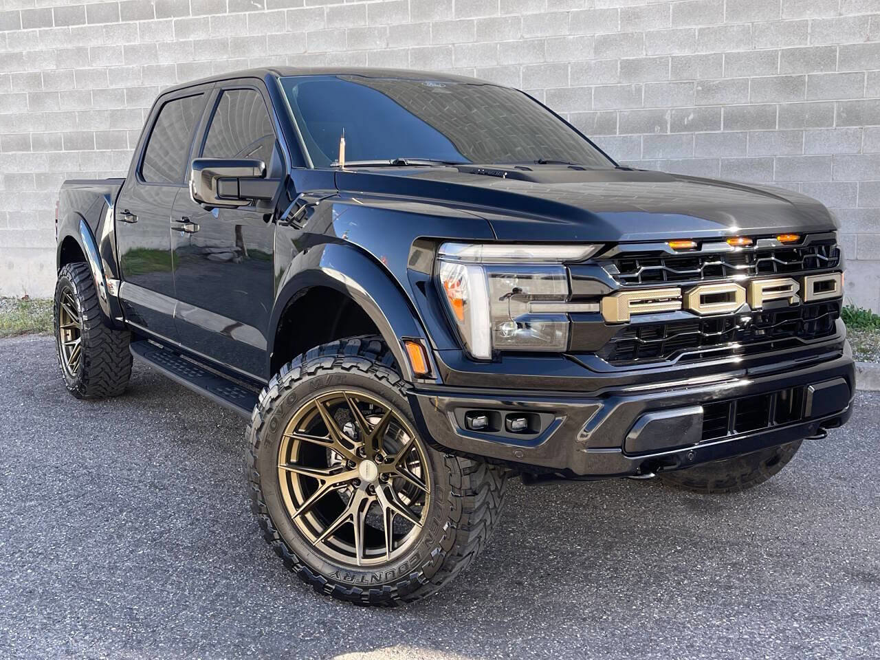 Used 2024 Ford F150 Raptor AWD/4WD image 2