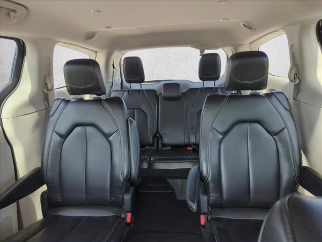 Used 2023 Chrysler Pacifica Touring-L FWD image 24