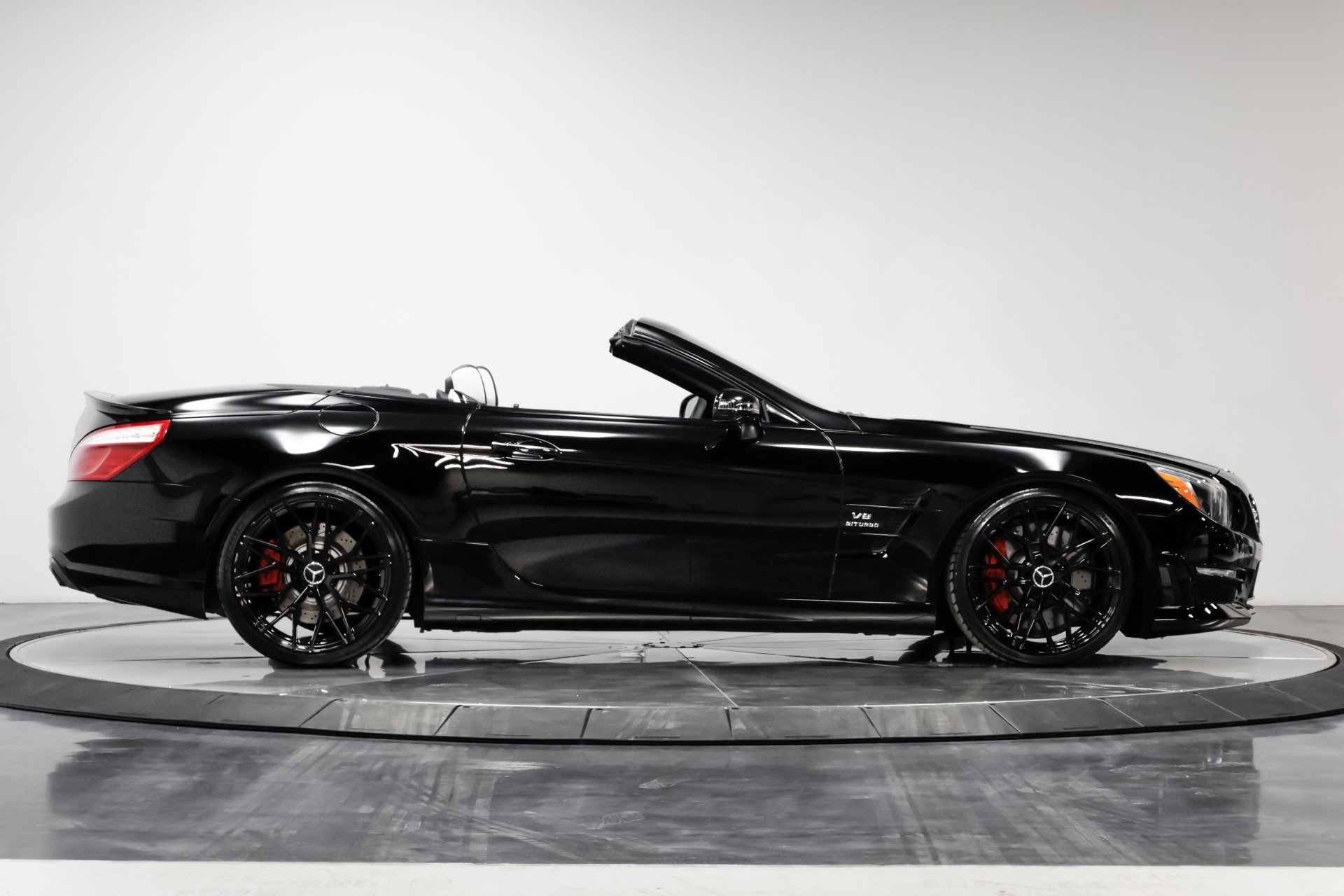 Used 2015 Mercedes-Benz SL 63 AMG w/ Driver Assistance Package image 15