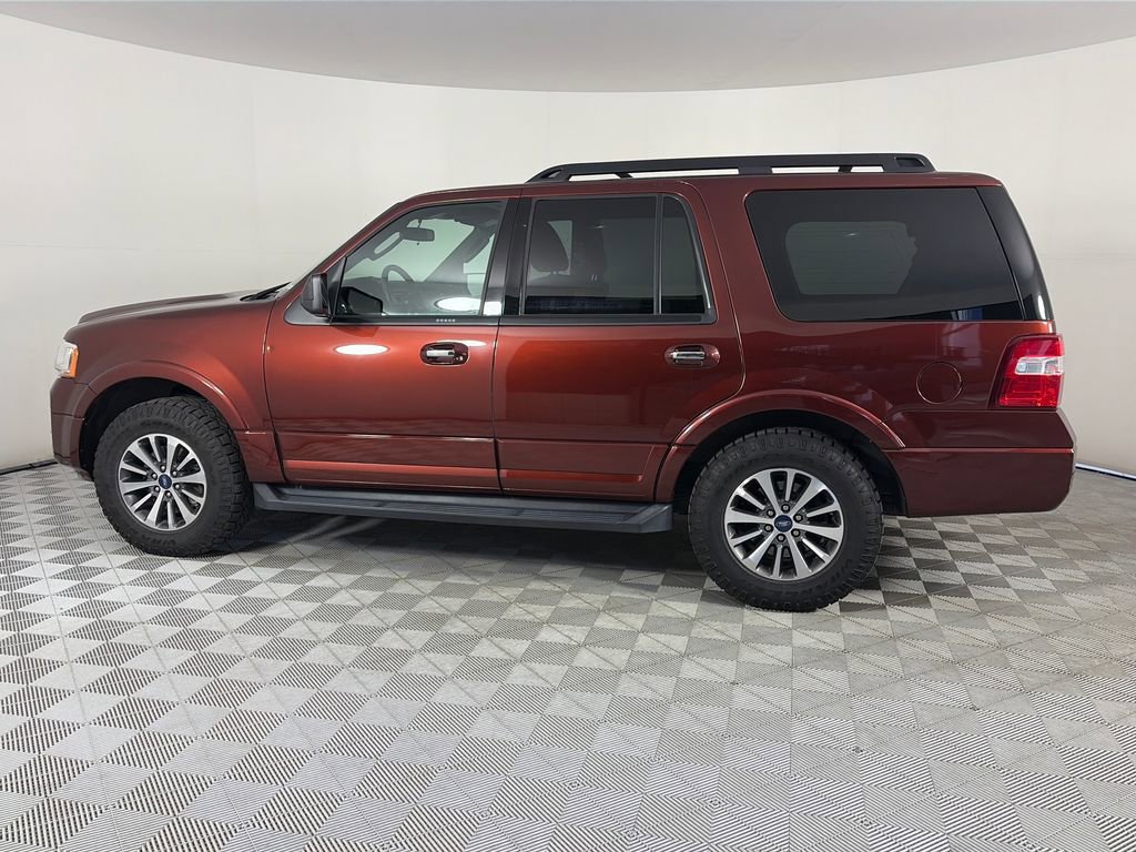 Used 2017 Ford Expedition XLT w/ Equipment Group 202A AWD/4WD image 4