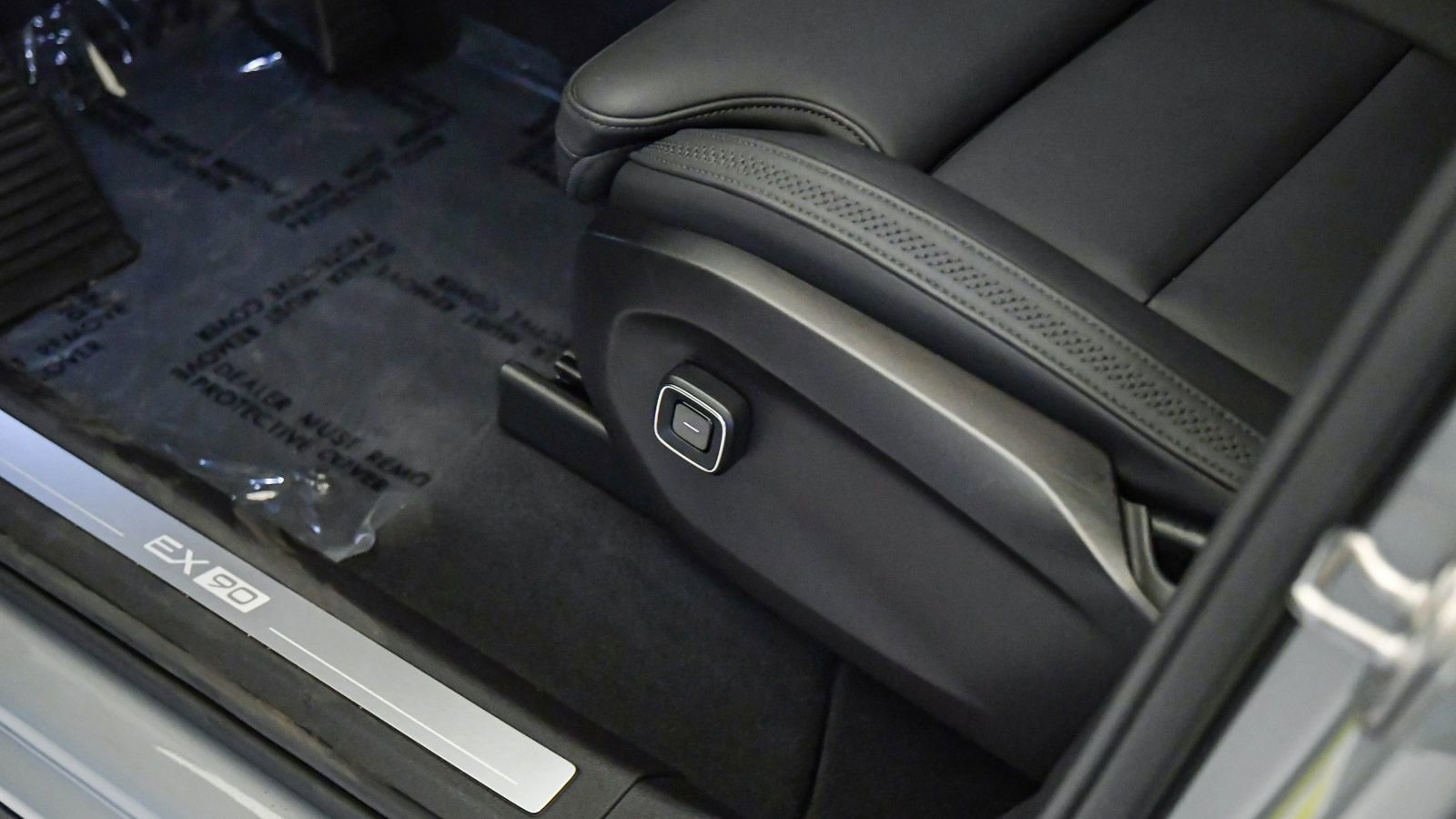 Certified 2025 Volvo EX90 Ultra AWD/4WD image 26