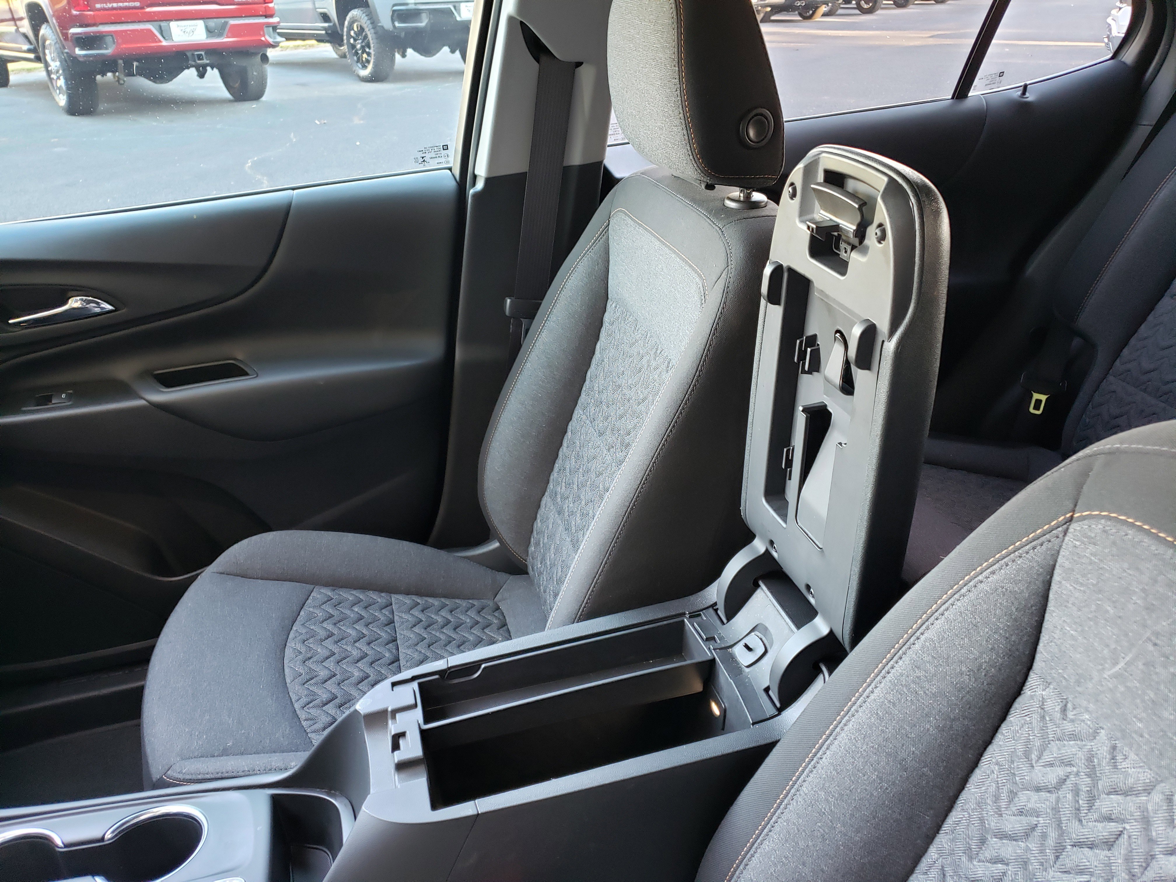 Used 2022 Chevrolet Equinox LT w/ Driver Convenience Package image 24