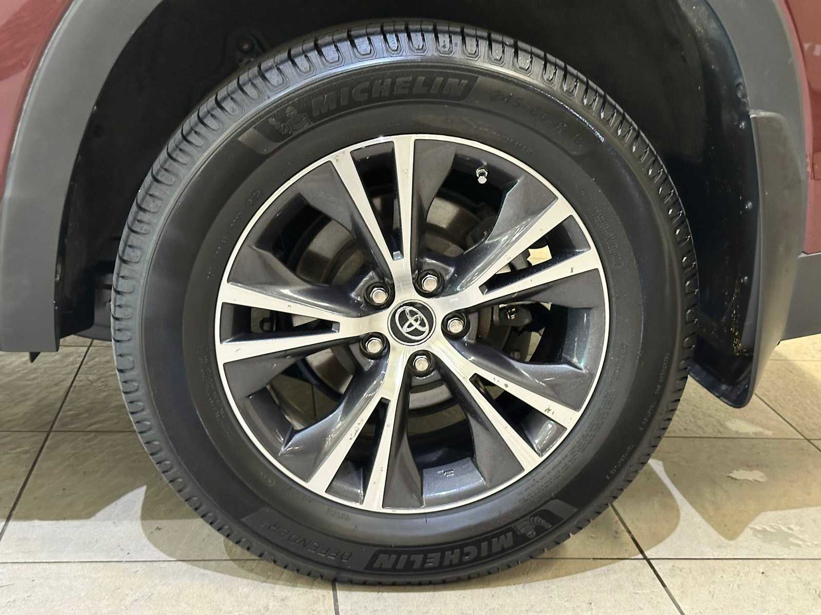 Used 2018 Toyota Highlander LE image 8