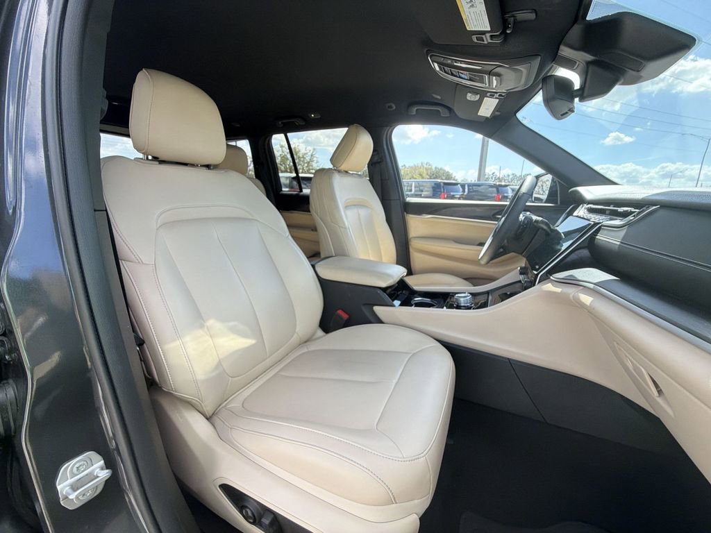 Used 2023 Jeep Grand Cherokee Limited image 32
