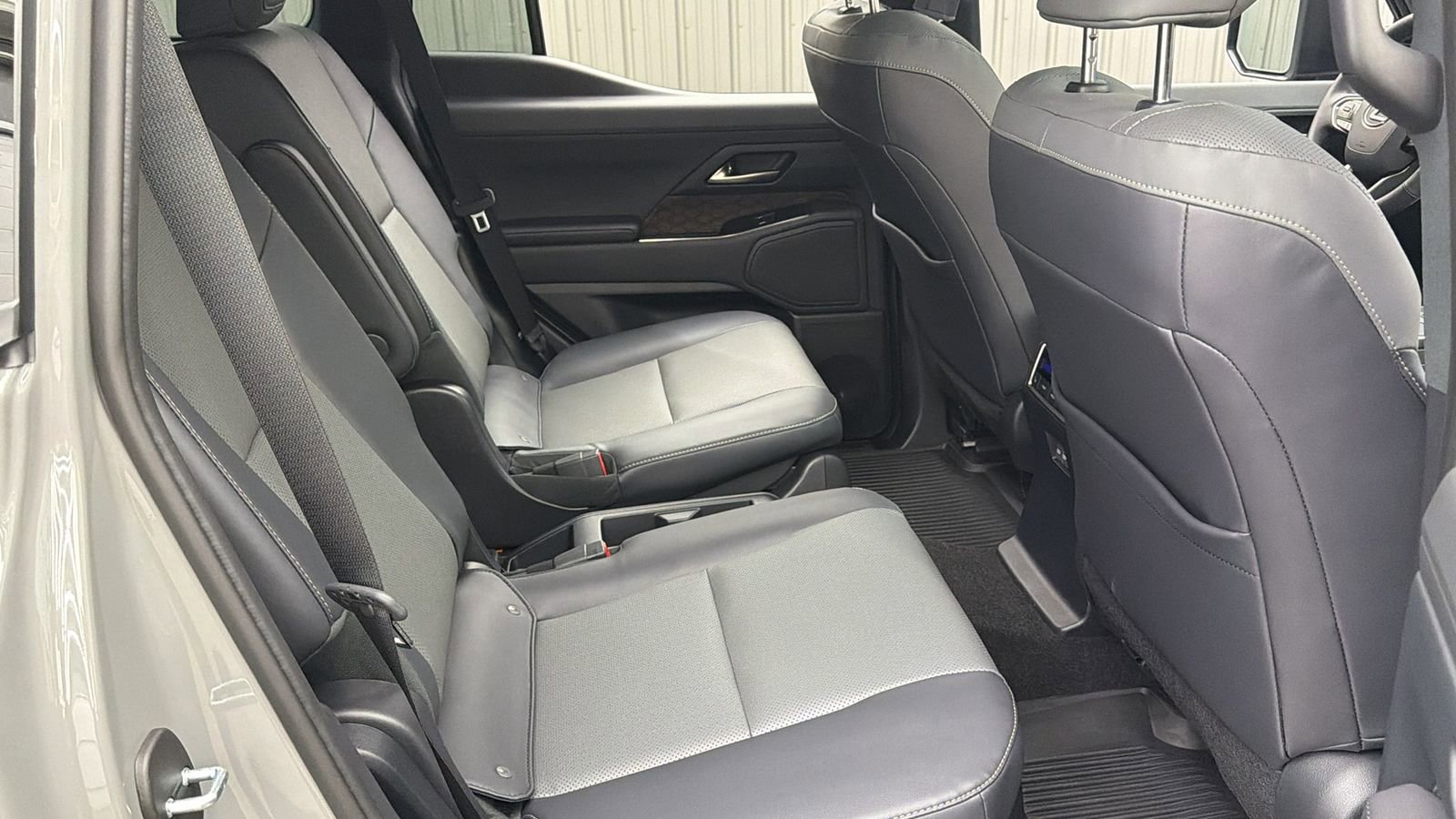 Used 2025 Lexus GX 550 w/ Accessory Package (2T) image 38