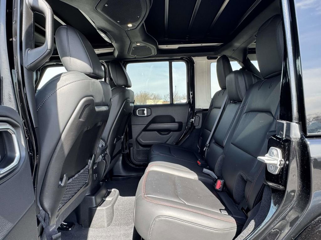 Used 2025 Jeep Wrangler Unlimited Rubicon AWD/4WD image 14