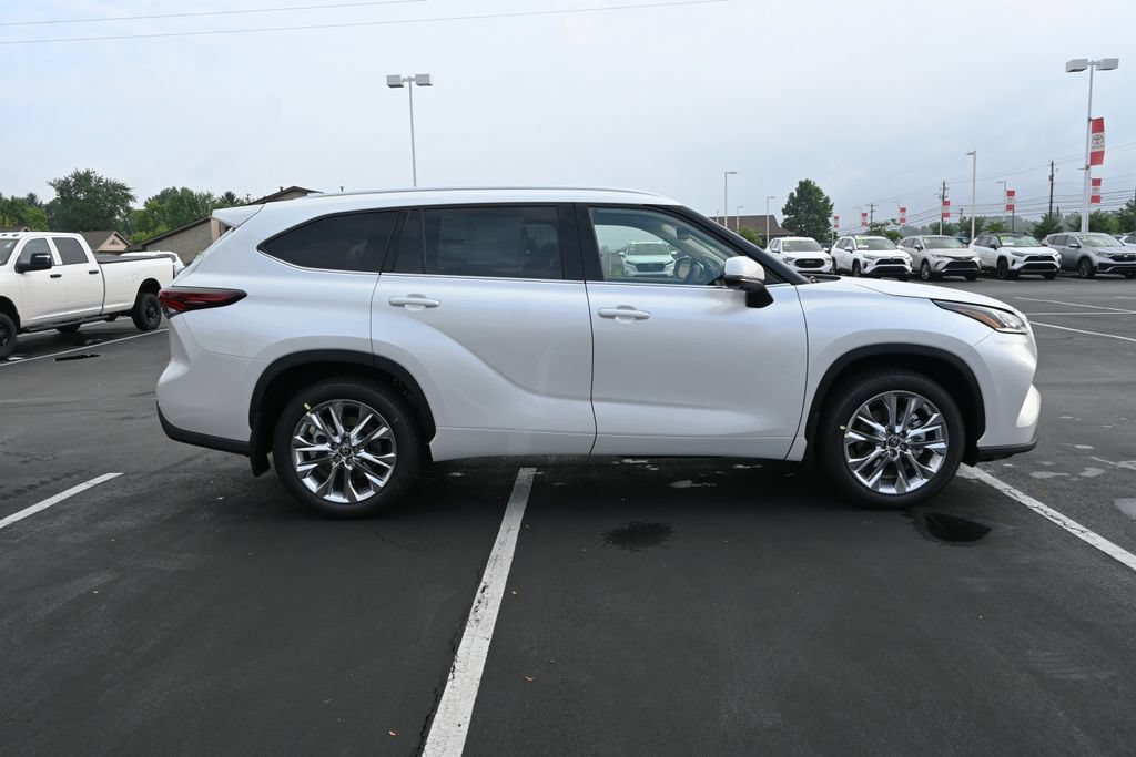 New 2026 Toyota Highlander Limited AWD/4WD image 11