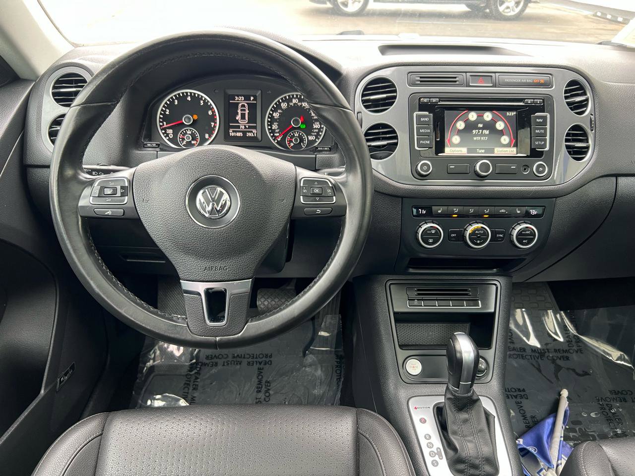 Used 2015 Volkswagen Tiguan SEL AWD/4WD image 17